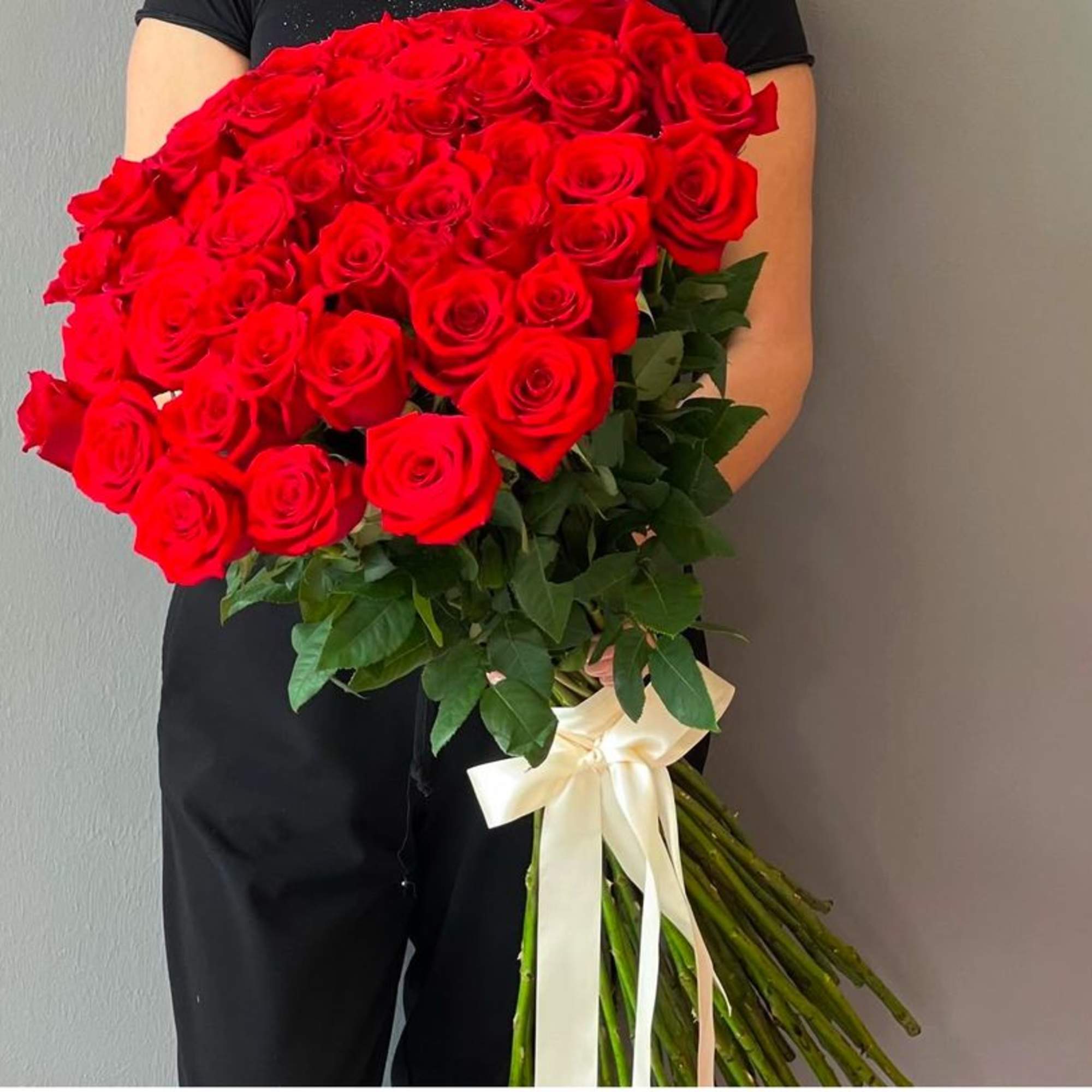 50 PREMIUM RED ROSES - 70 CM STEM
