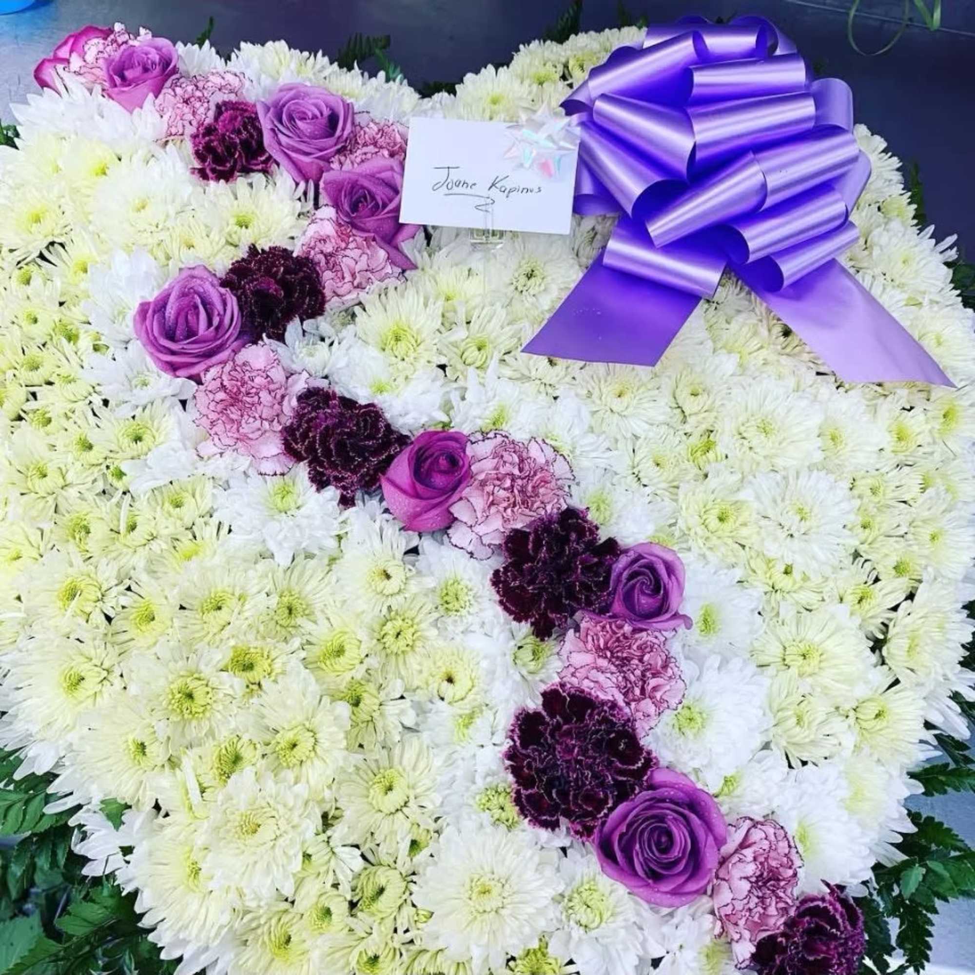 Big Heart with chrysanthemums and a semi-cut line of 3 colors to