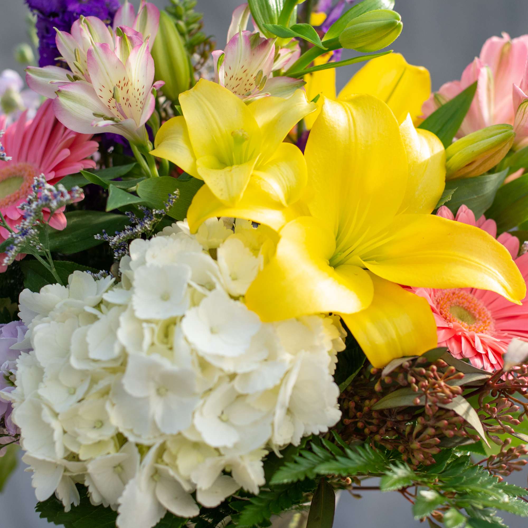 A stunning addition to any home, apartment or office, this clear glass