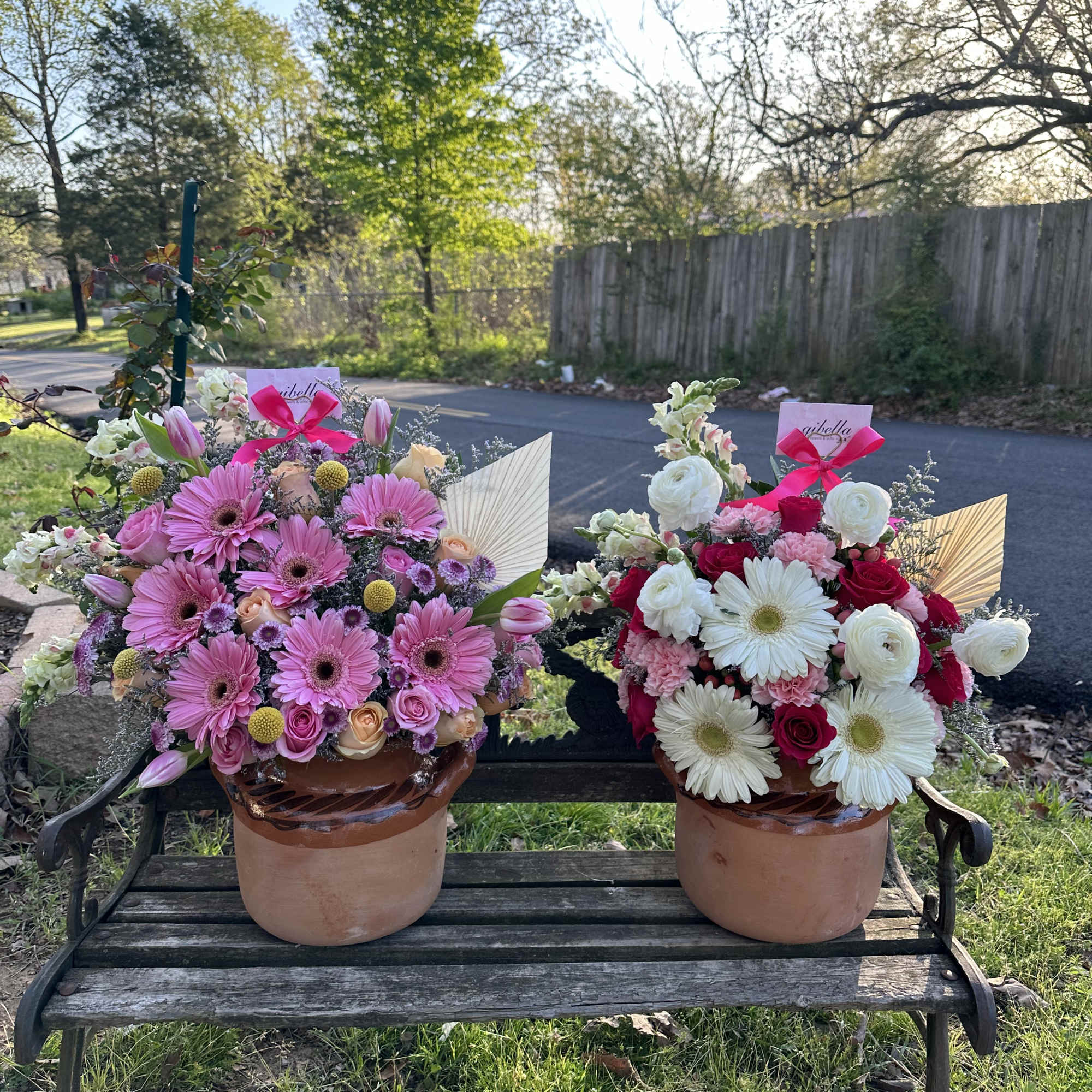 Mexican &ldquo;ollita&rdquo; full of flowers, they are freestyle all are different and