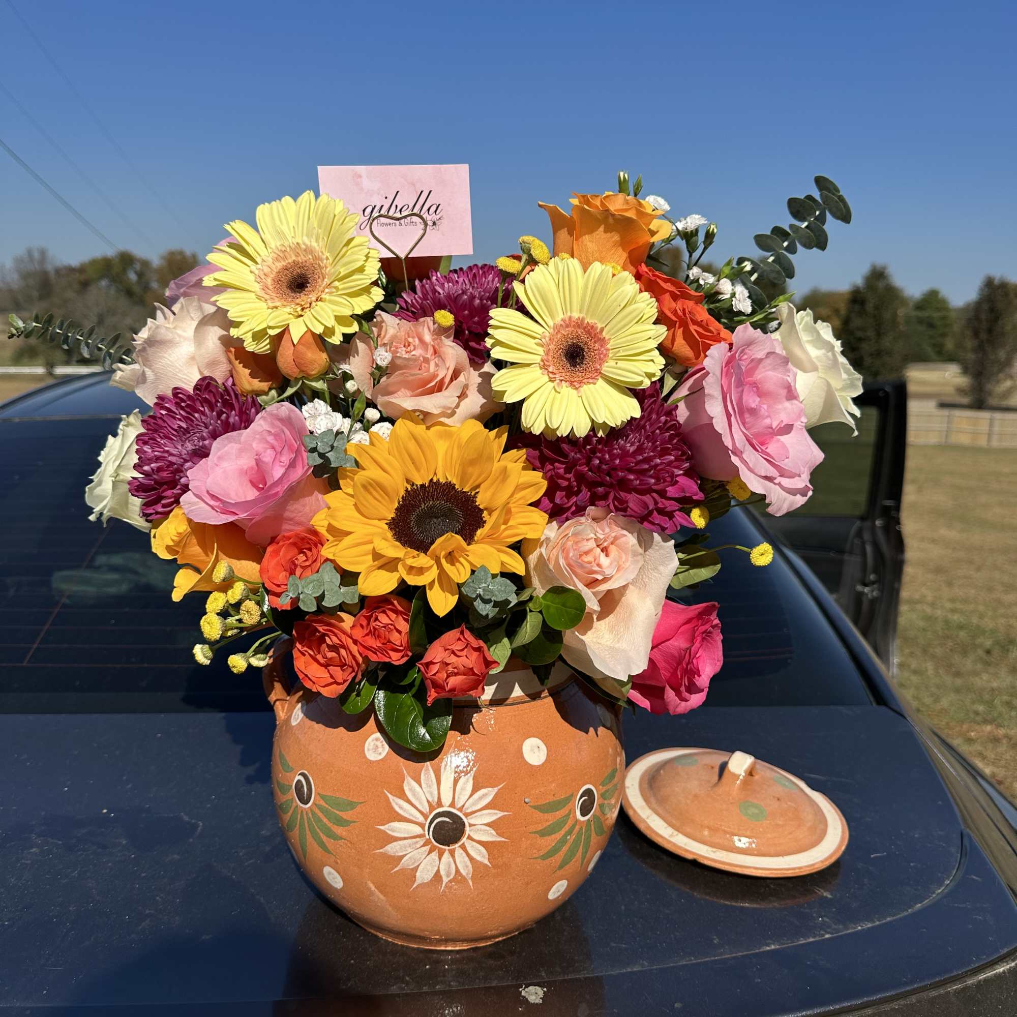 Mexican &ldquo;ollita&rdquo; full of flowers, they are freestyle all are different and