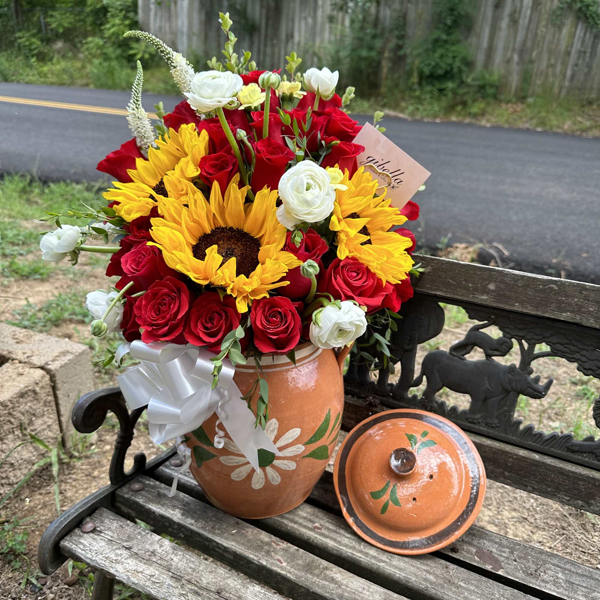 Mexican &ldquo;ollita&rdquo; full of flowers, they are freestyle all are different and