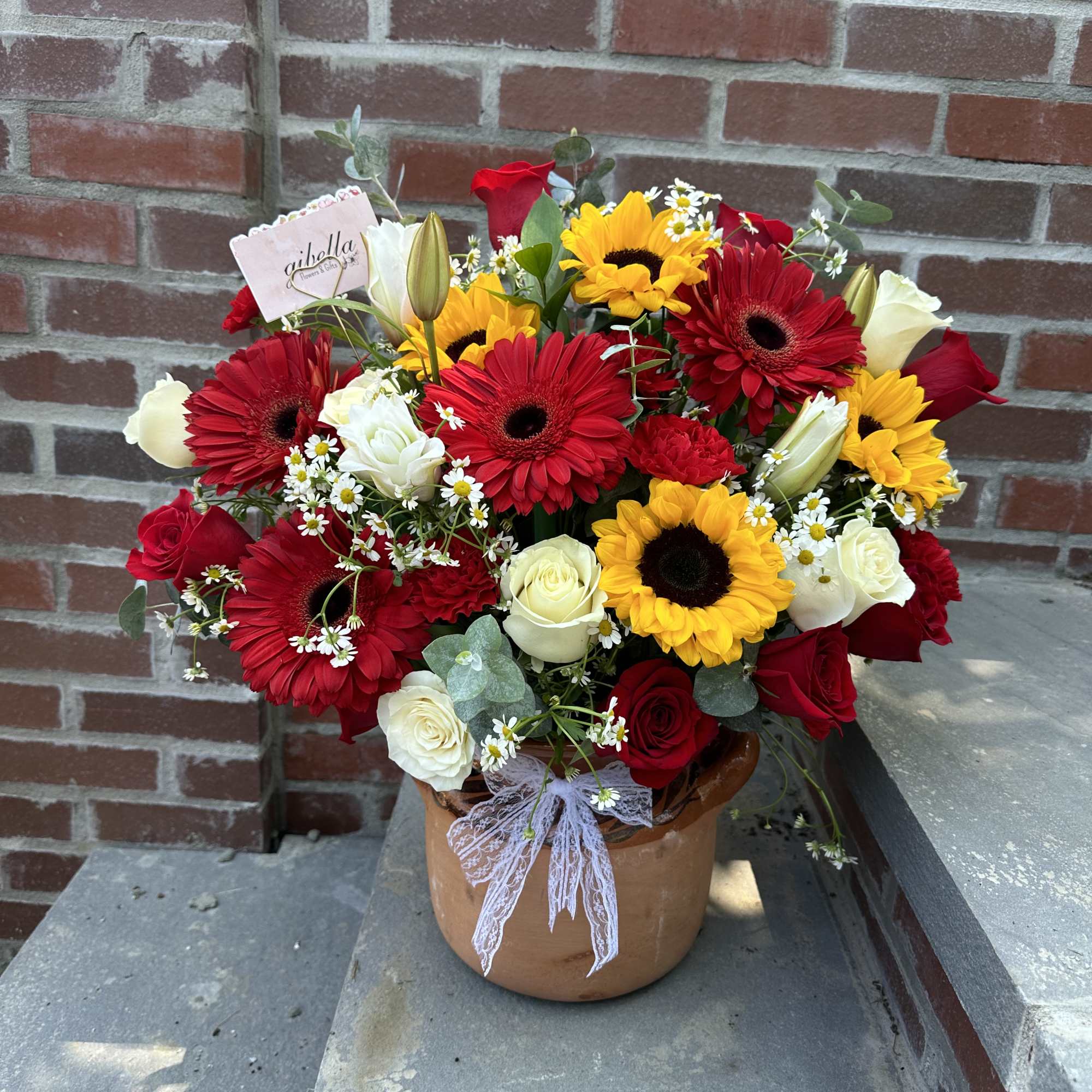 Mexican &ldquo;ollita&rdquo; full of flowers, they are freestyle all are different and