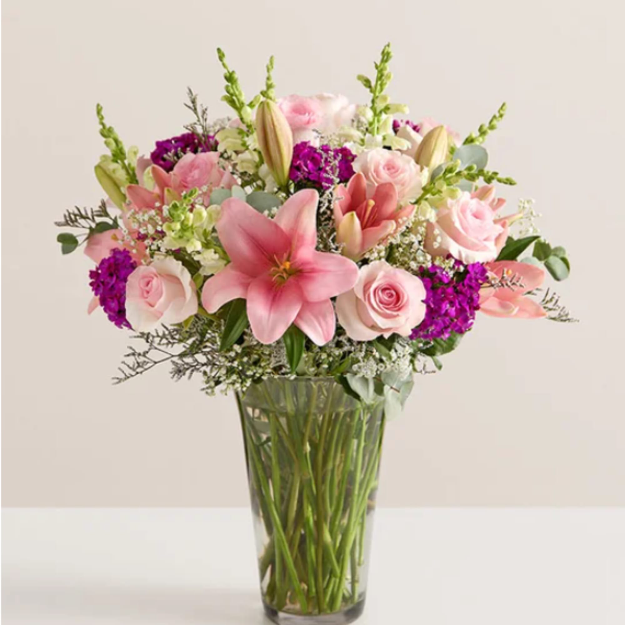A dazzling gathering of pink and purple, this bouquet will delight all A dazzling gathering of pink and purple, this bouquet will delight all