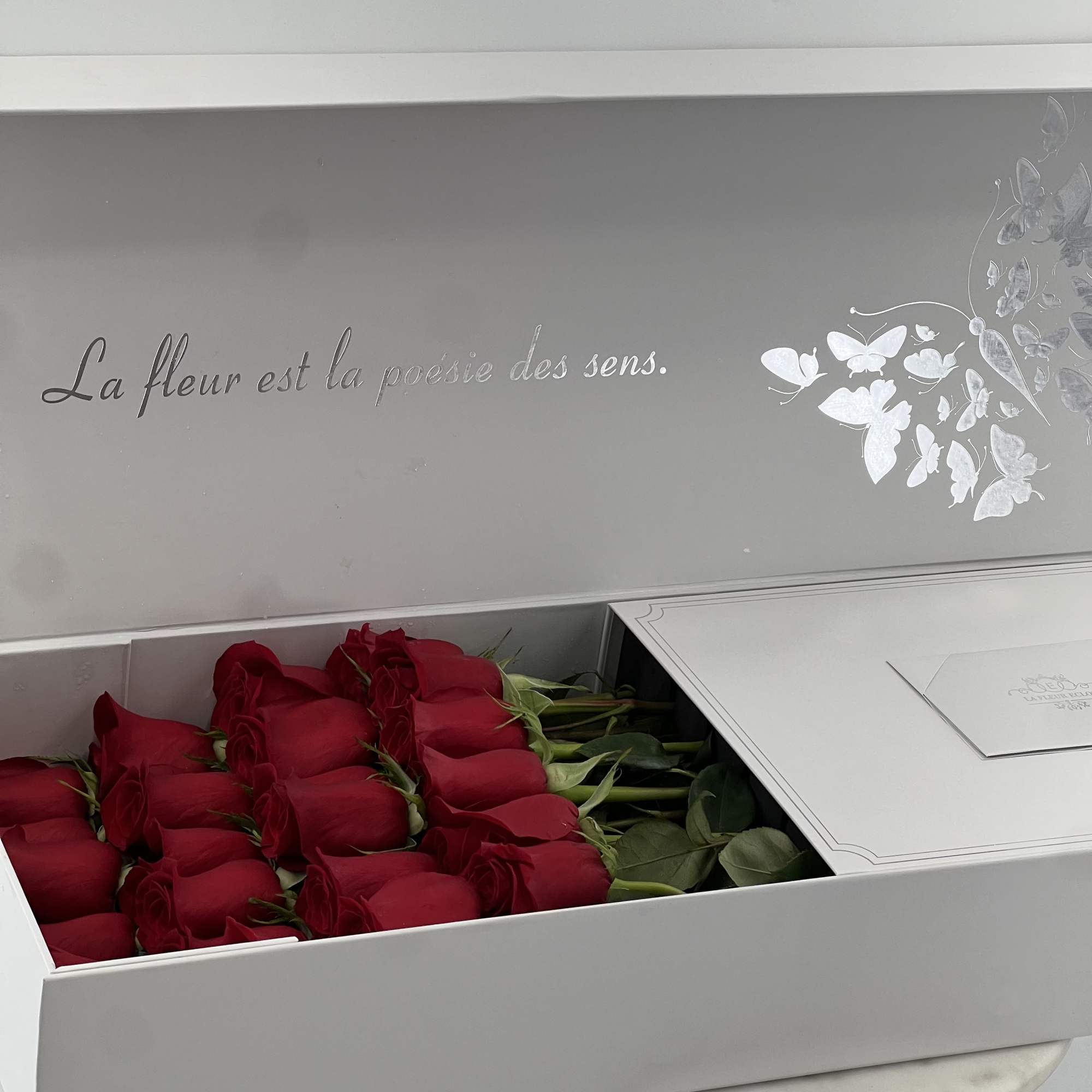 Red roses in a box ( up to 24 roses) Red roses in a box ( up to 24 roses)