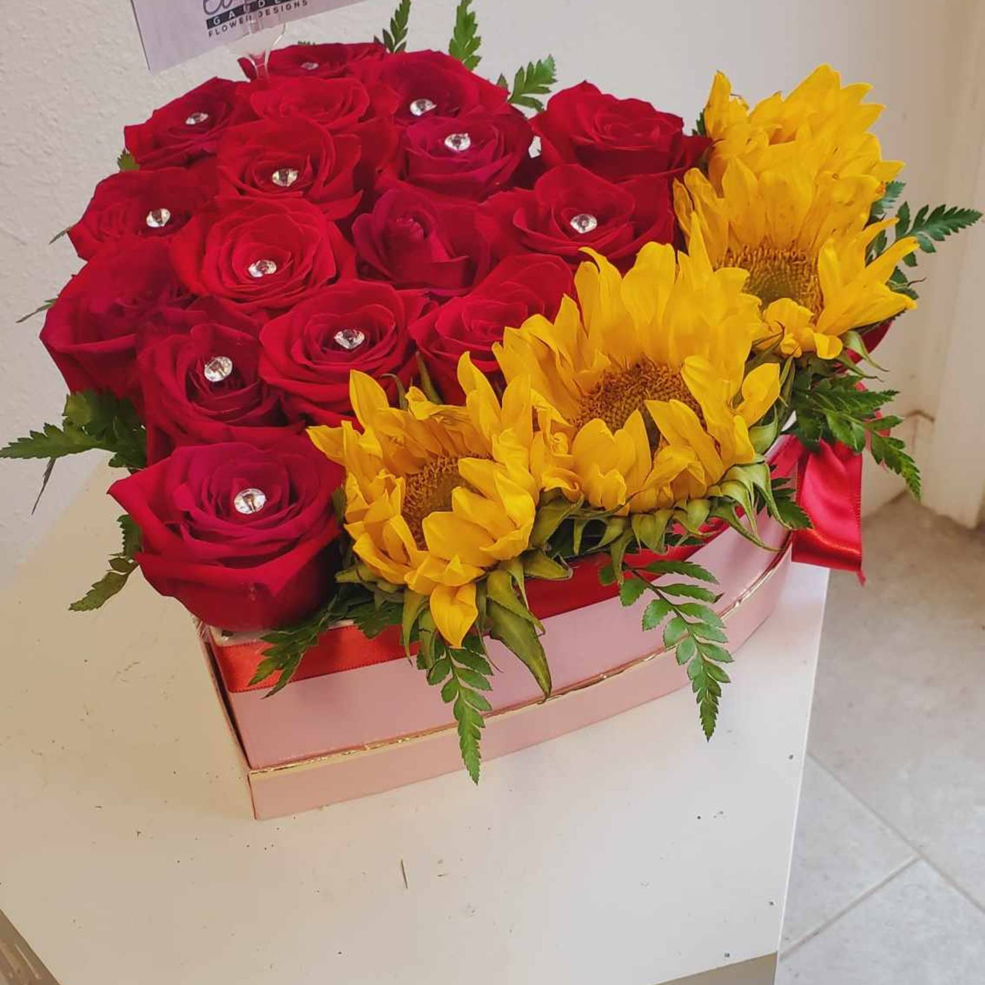 Standard Price: 16-18 Roses and 4 Sunflowers.
Deluxe Price: 22-24 Roses and 5