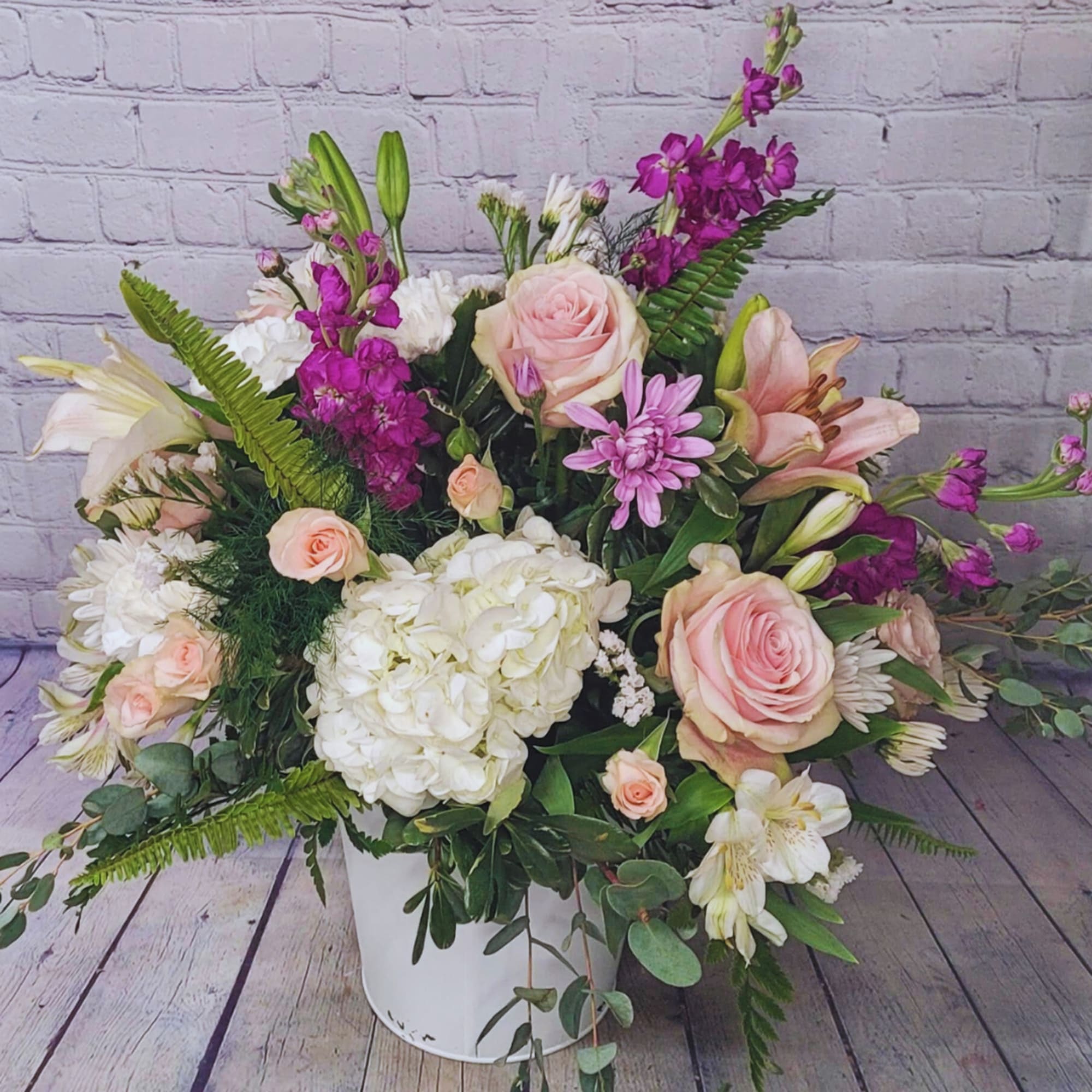 Looking for a gorgeous cut flower arrangement that exudes spring vibes and Looking for a gorgeous cut flower arrangement that exudes spring vibes and