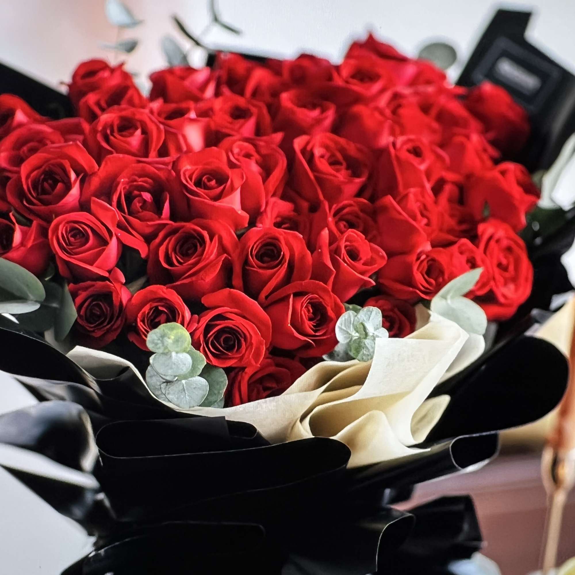 Hong Kong style red rose  bouquet 