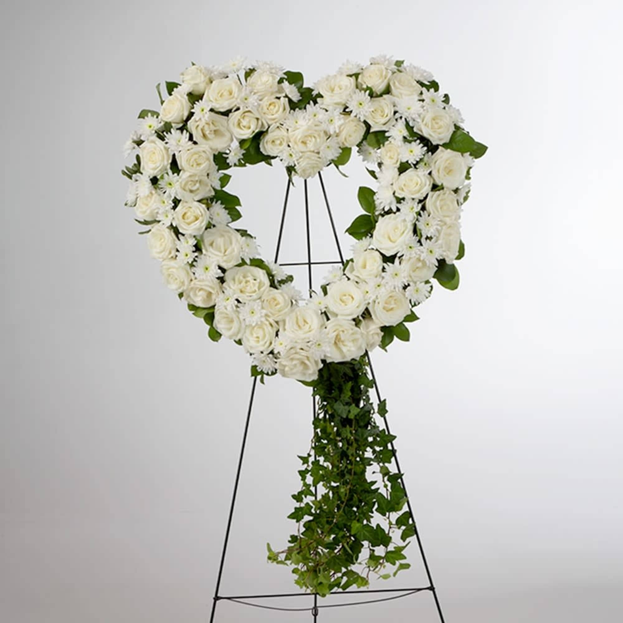 An all white tribute, this heart shaped easel shows your everlasting love.