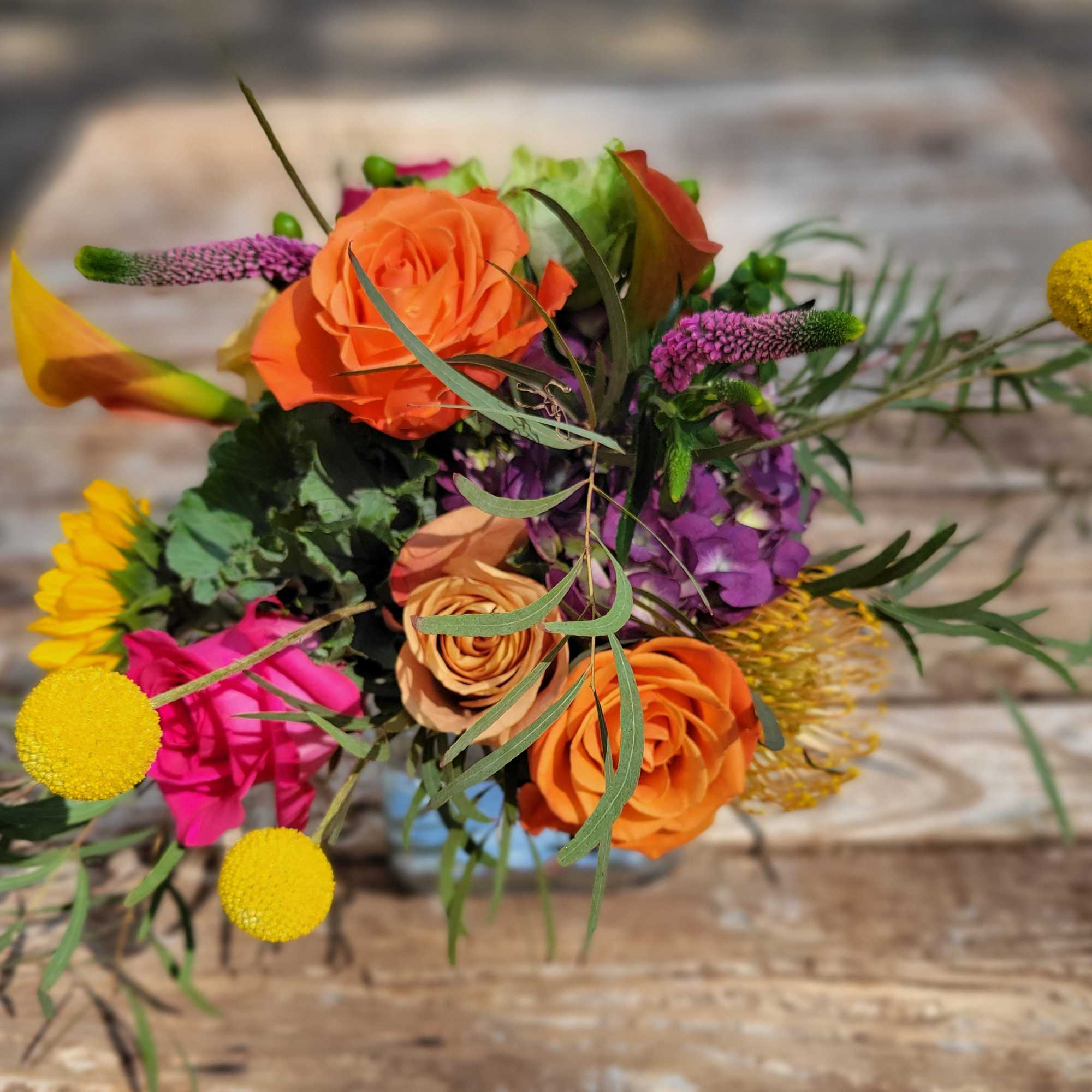 Bold expression in shades of orange, hot pink and purple
Premium mixture of