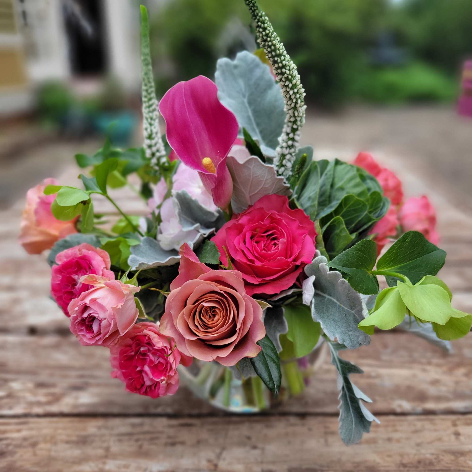 Soft expression in pinks, light greens and blushes.
Premium mixture of imported product