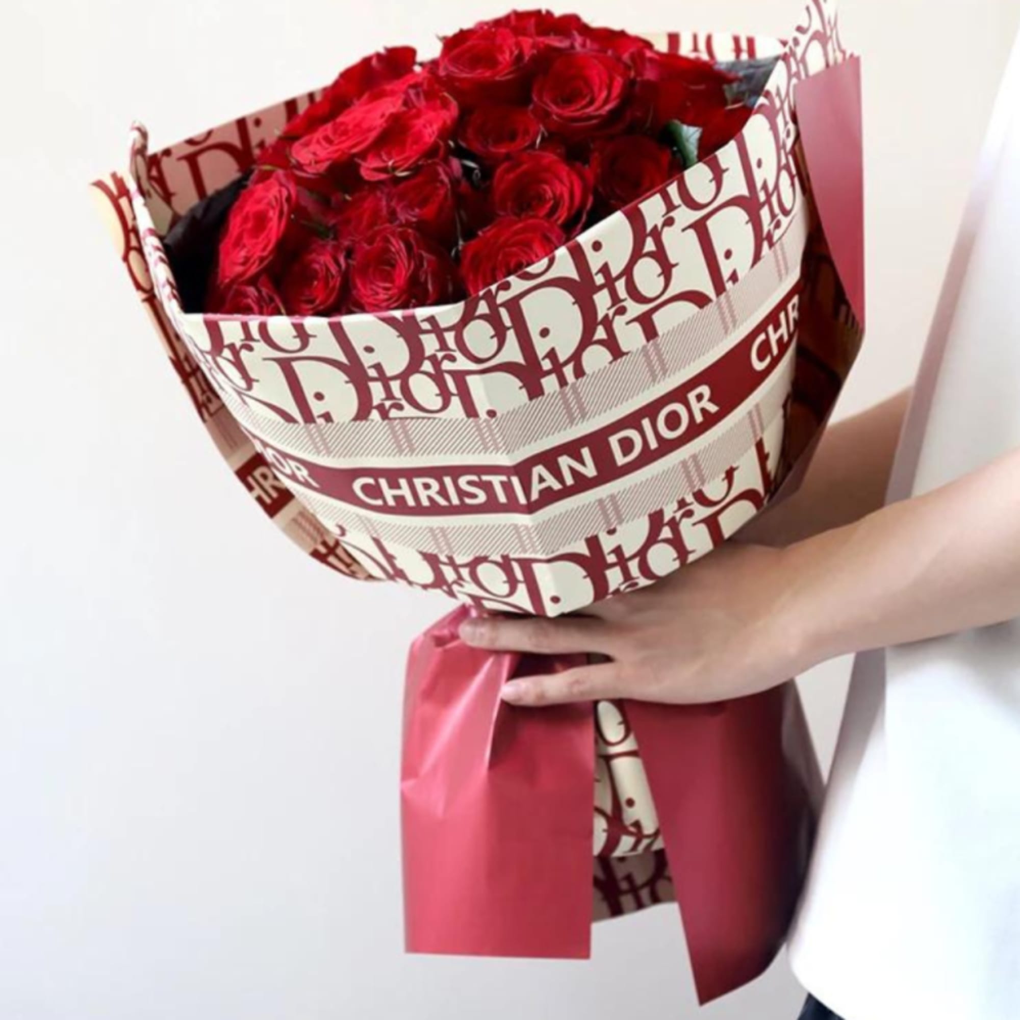 Celebrate with drama, style, and floral power!!

Honor their achievement with a show-stopping