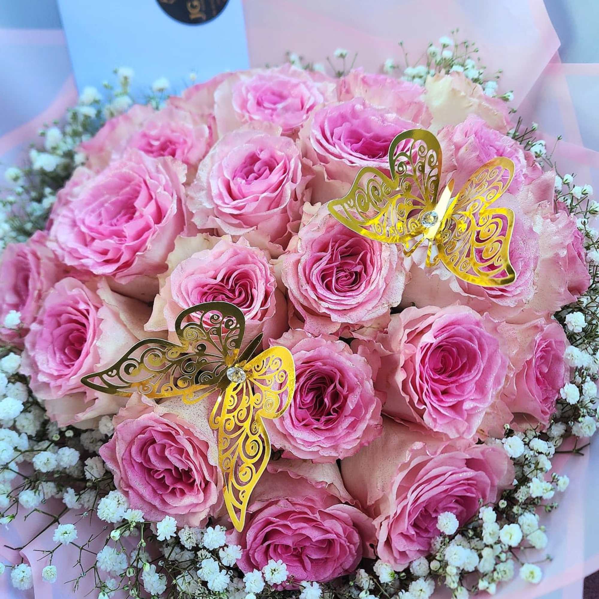 Beautiful premium roses will be the perfect and sweetest gift that will