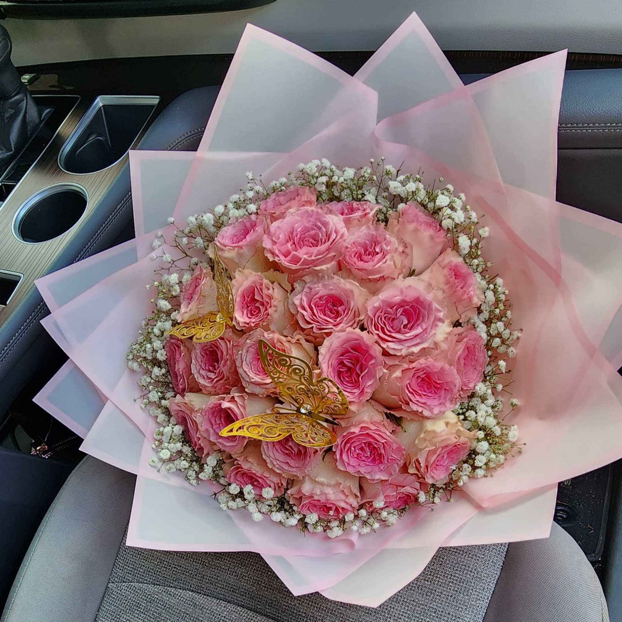Beautiful premium roses will be the perfect and sweetest gift that will