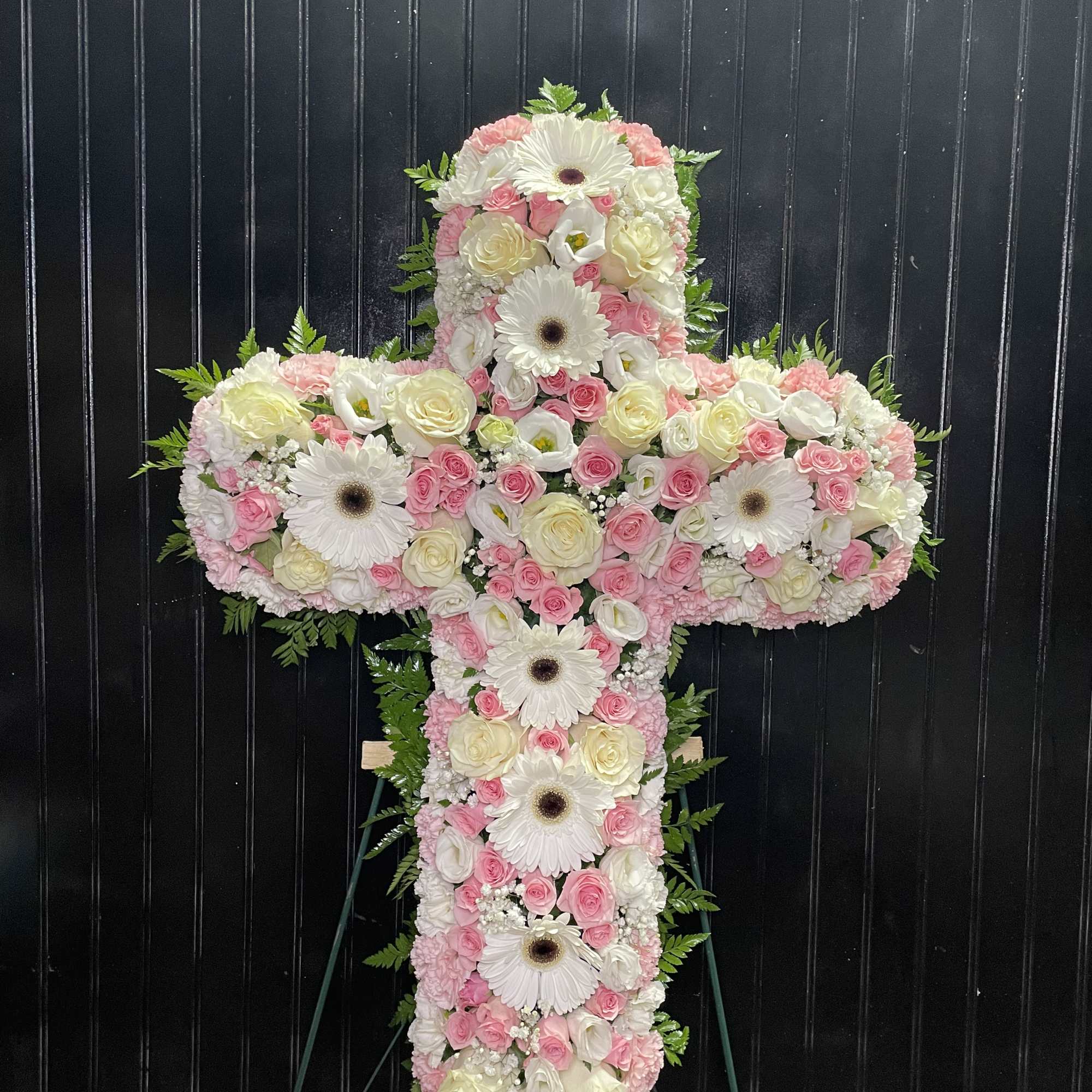 white roses white pom pon&#039;s white lilies white stock and white dedromius