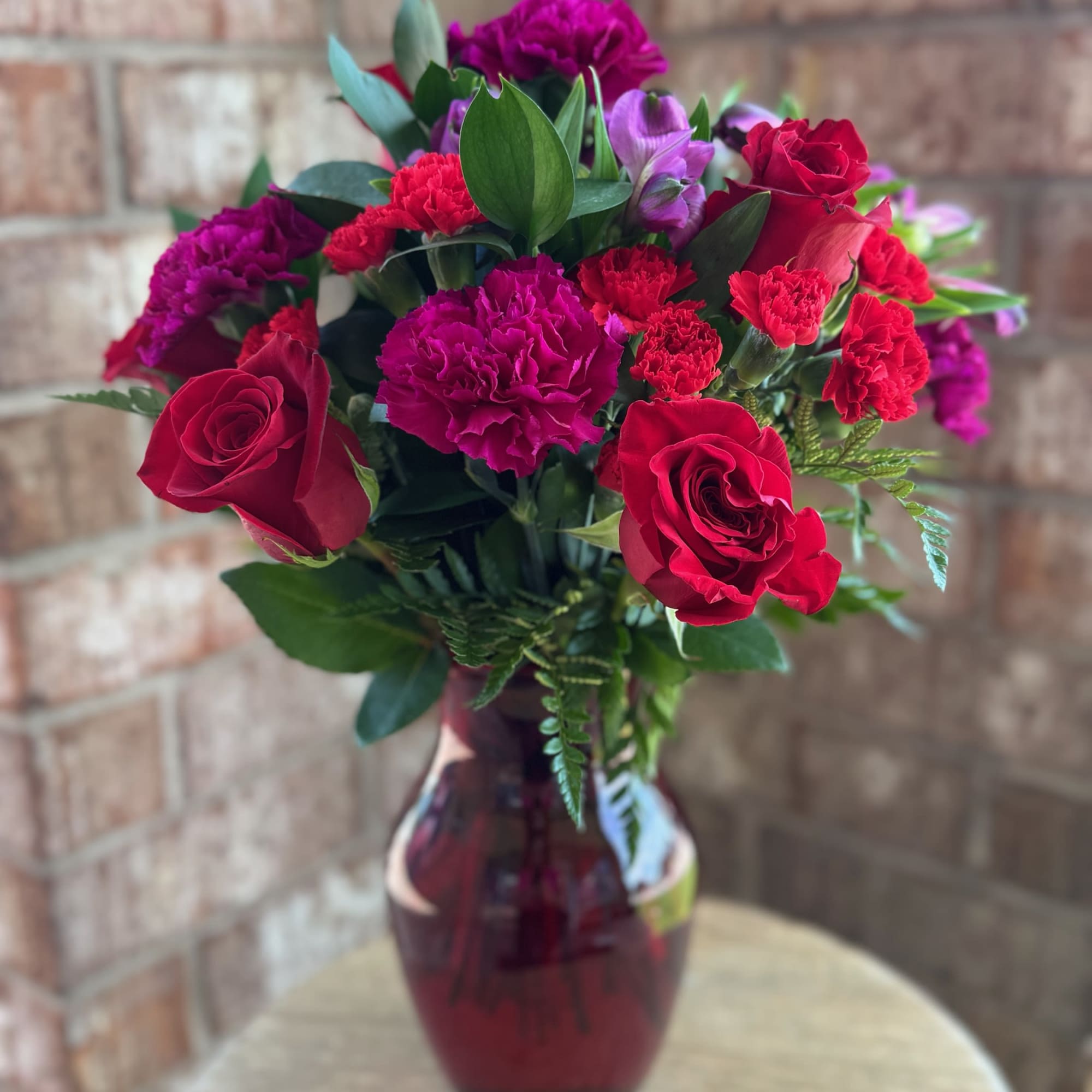 You'll stay in your beloved's thoughts with this wonderful arrangement of sweet You'll stay in your beloved's thoughts with this wonderful arrangement of sweet