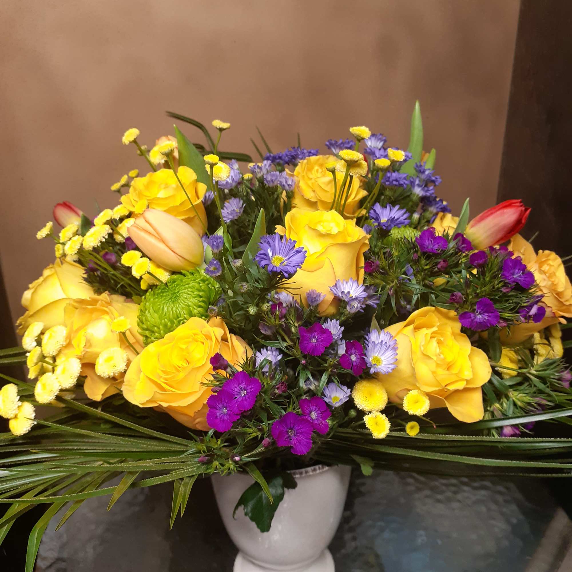 Delivered once a week
Flower arrangements of Designer&#039;s Choice in a vase
