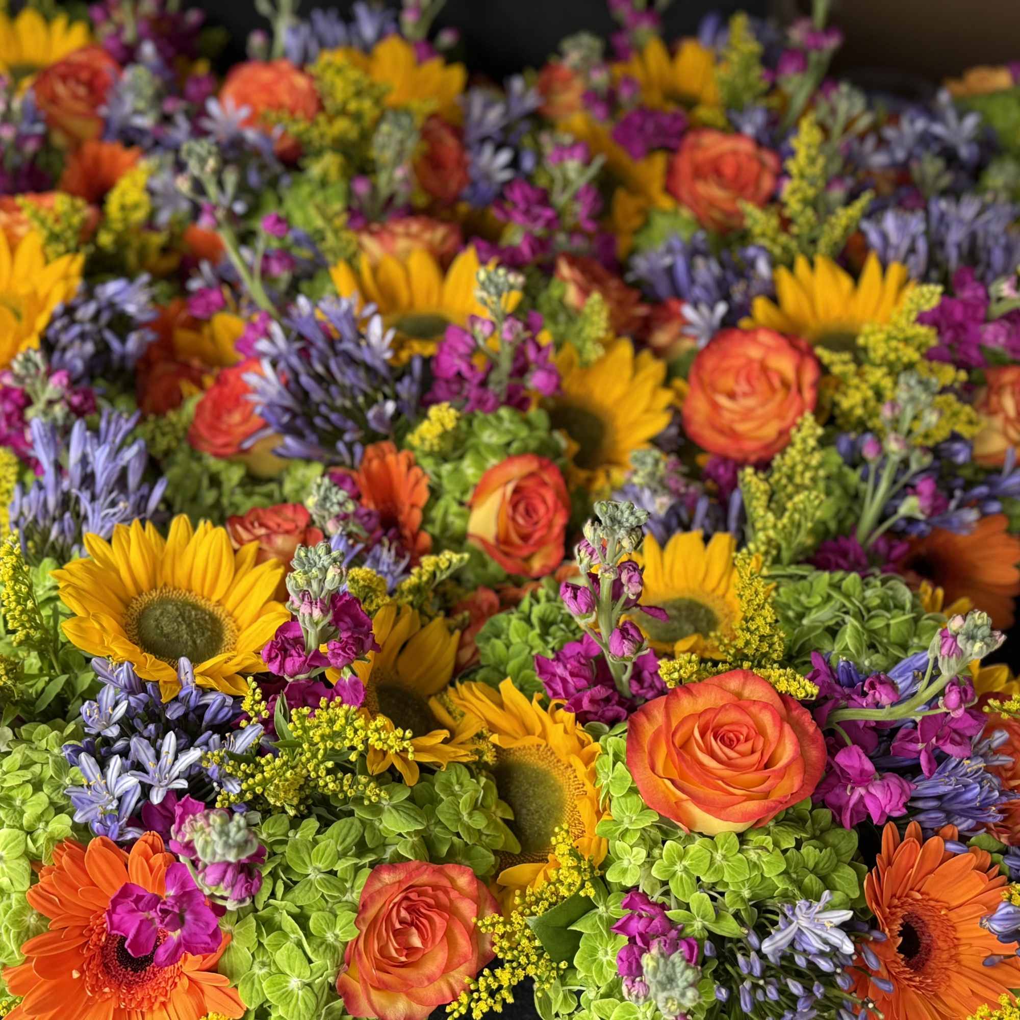 Custom Designer&rsquo;s Choice Floral Arrangements &ndash; Sold in Sets
Brighten any occasion with