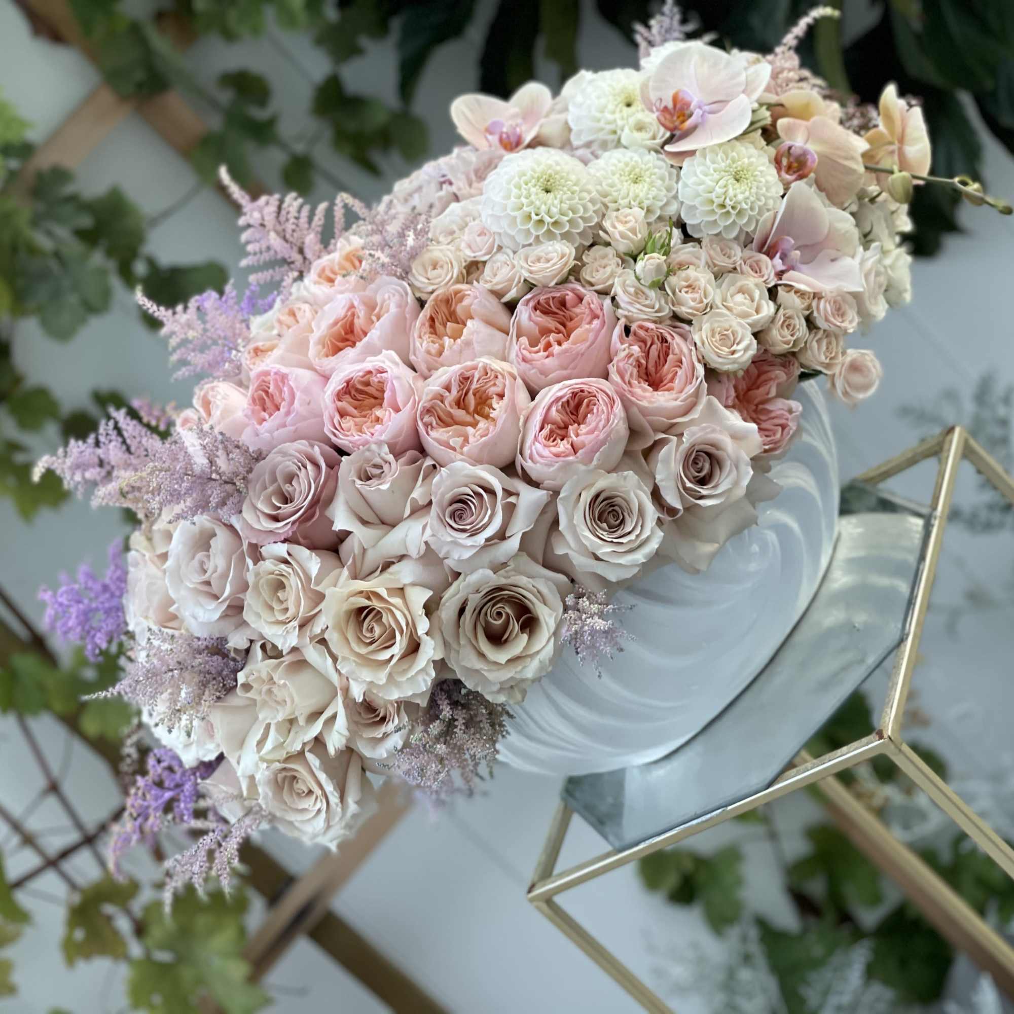 A unique combination of nude roses and “Juliette”garden roses in a white A unique combination of nude roses and “Juliette”garden roses in a white