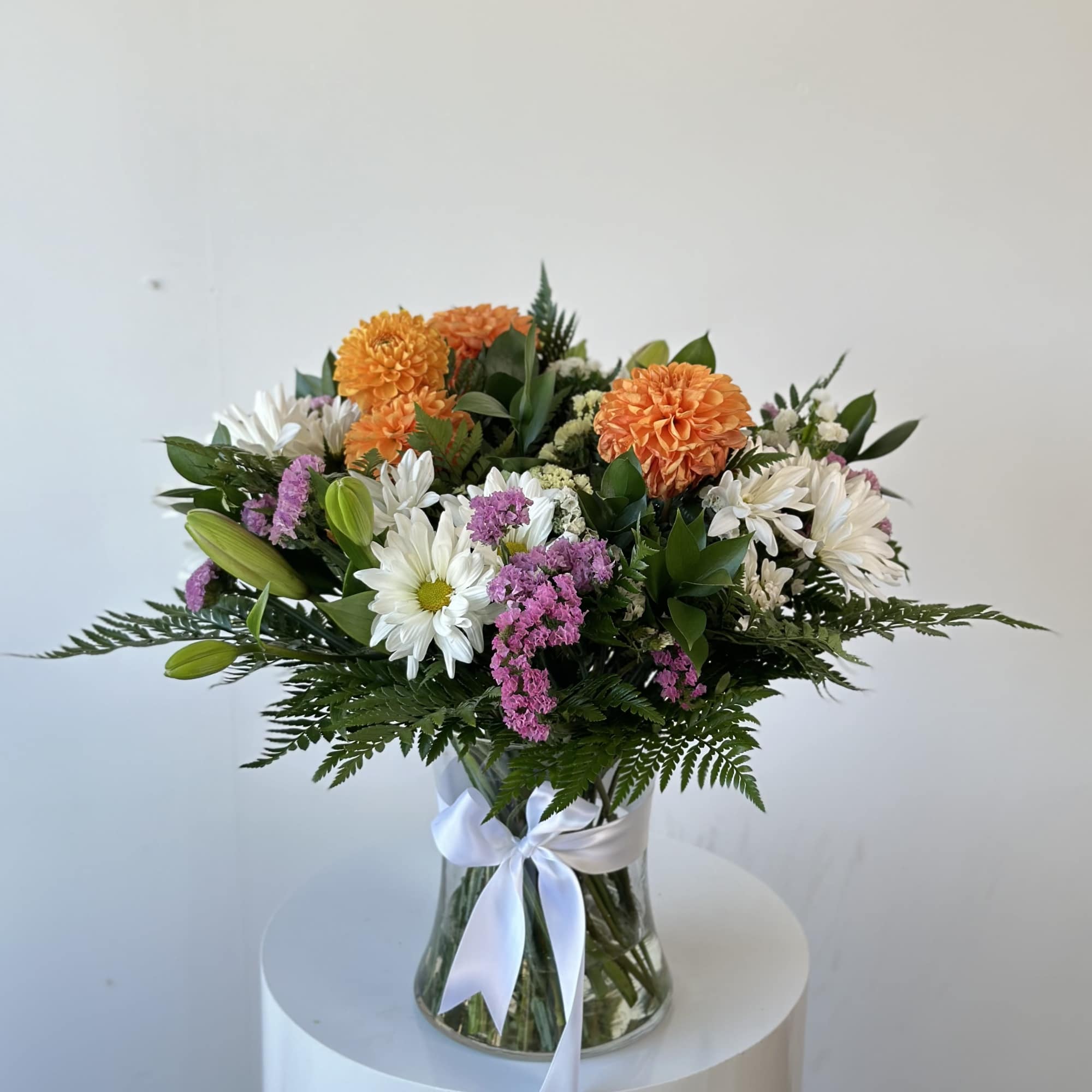 Stunning assortment of fresh blooms!

Send this beautifully-curated design, mix of seasonal flowers