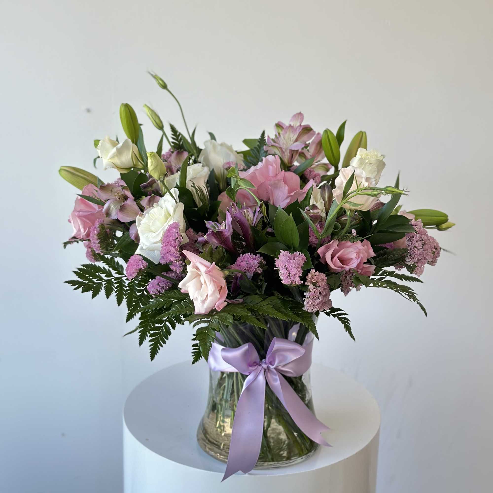Stunning assortment of fresh blooms!

Send this beautifully-curated design, mix of seasonal flowers