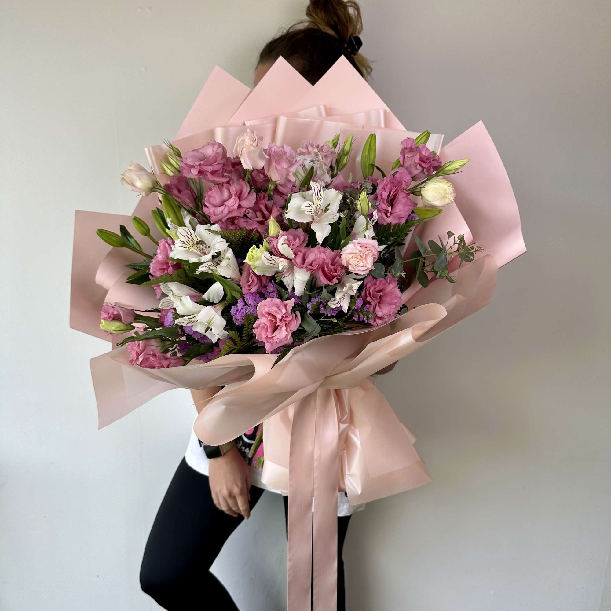 Our most popular bouquet! 

Fresh hand-tied bouquet. Features beautiful flowers that are