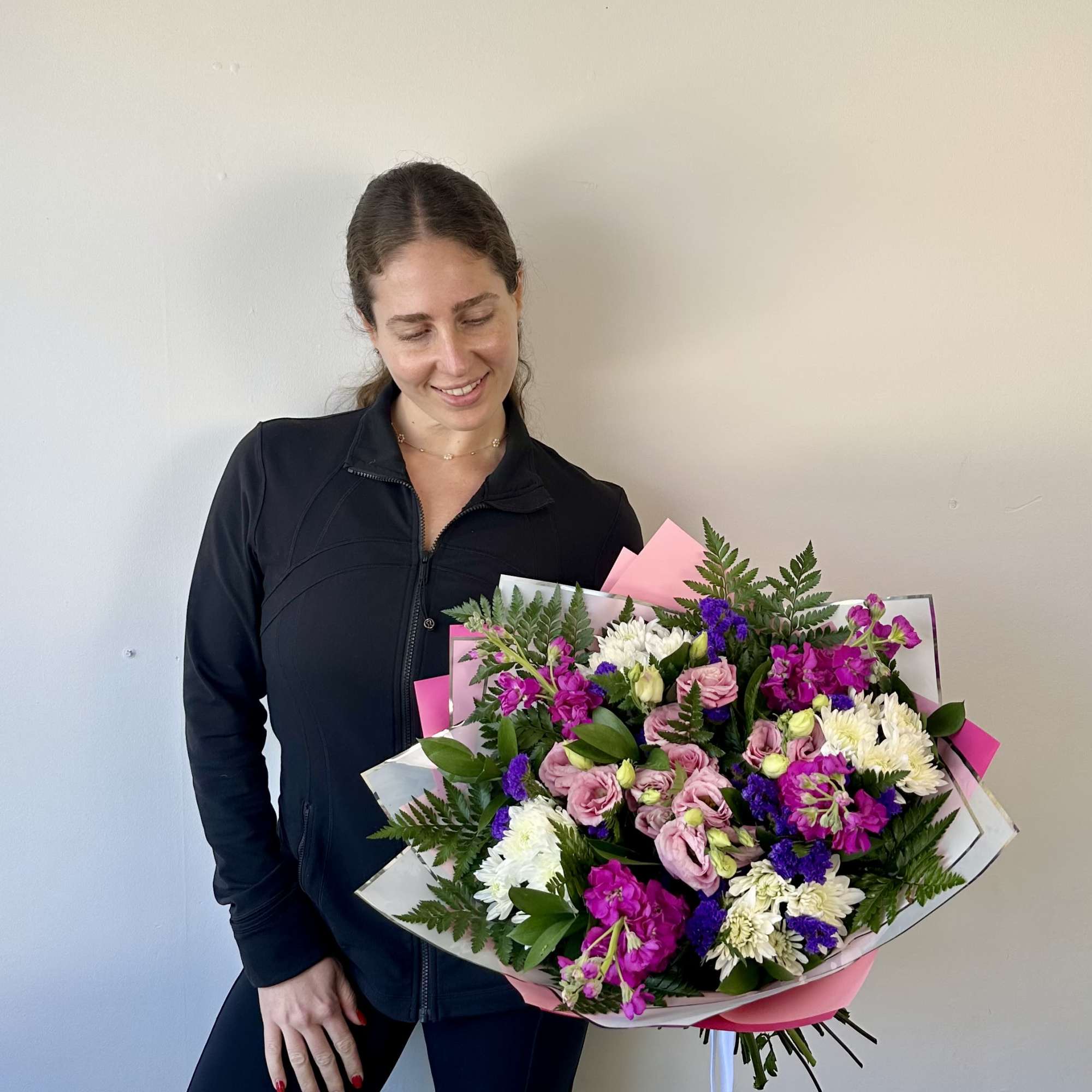 Our most popular bouquet! 

Fresh hand-tied bouquet. Features beautiful flowers that are