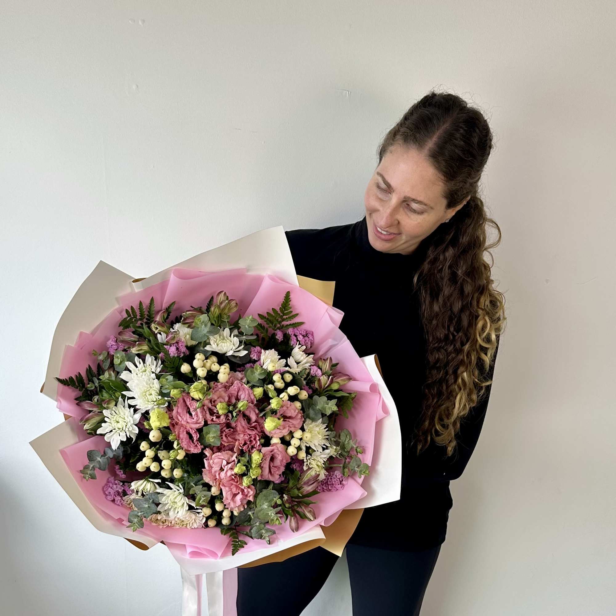 Our most popular bouquet! 

Fresh hand-tied bouquet. Features beautiful flowers that are