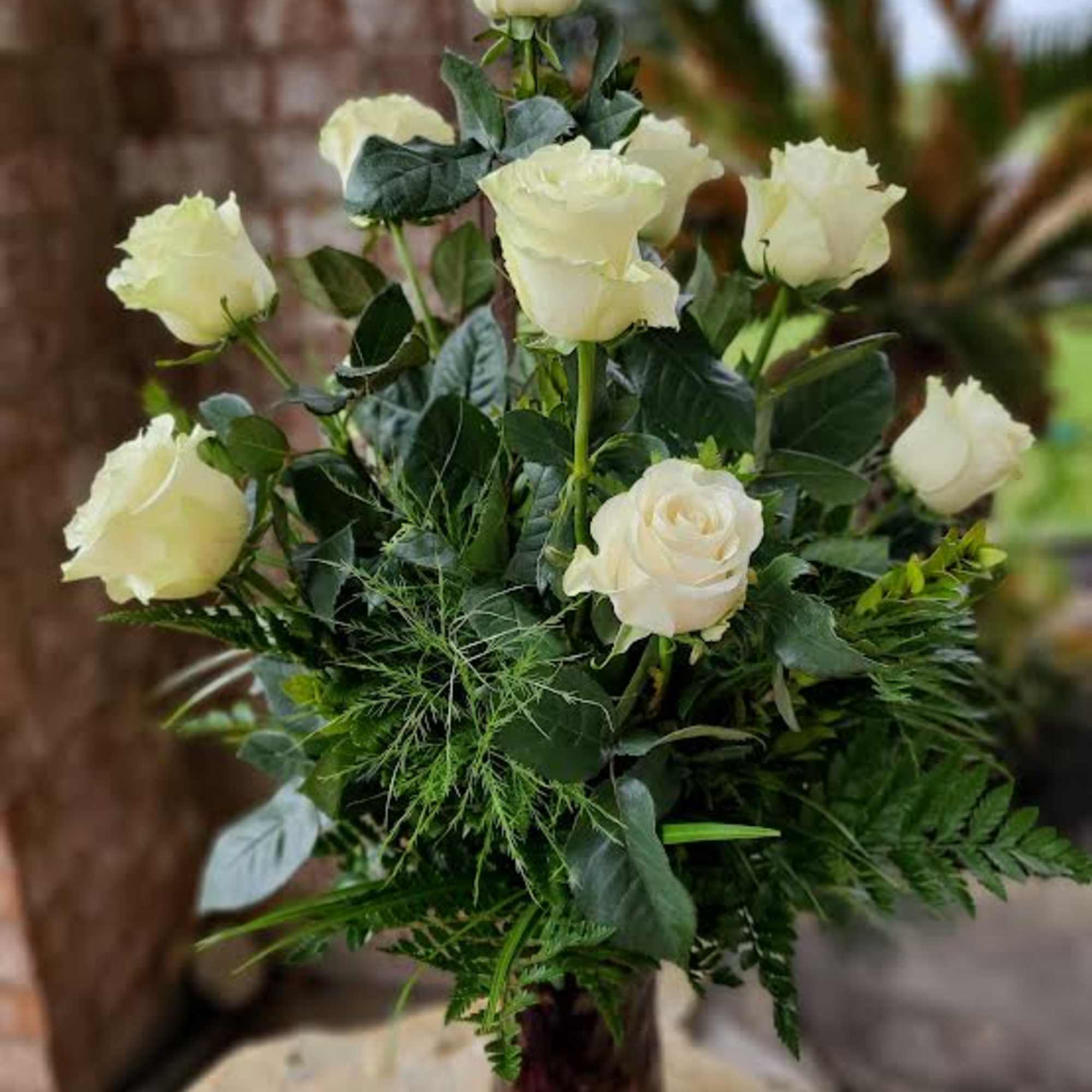Send light and happiness to your special Valentine with 12 happy roses Send light and happiness to your special Valentine with 12 happy roses