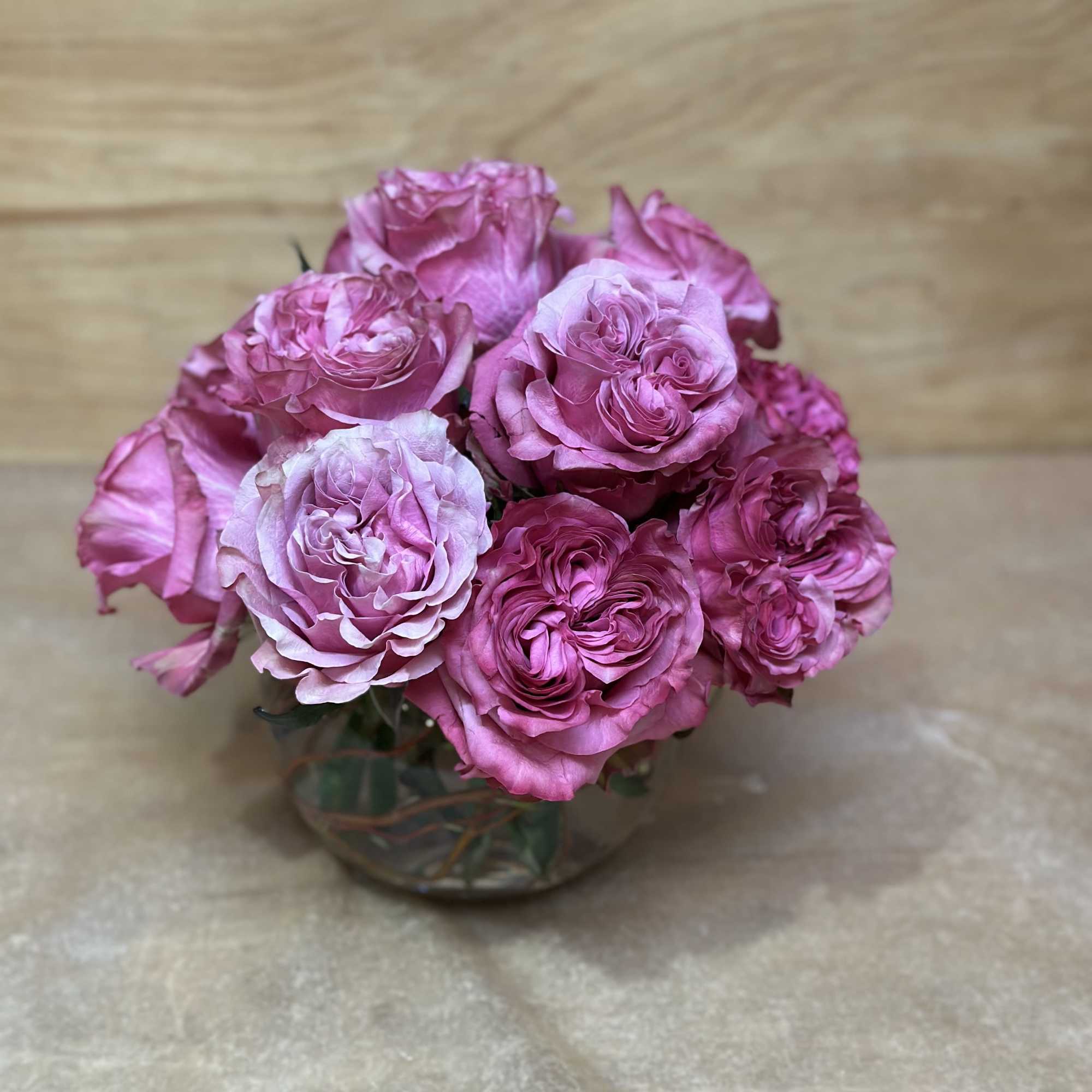 12 deep pink cabbage roses exquisitely arranged in a 6&quot; bubble bowl..
Height: