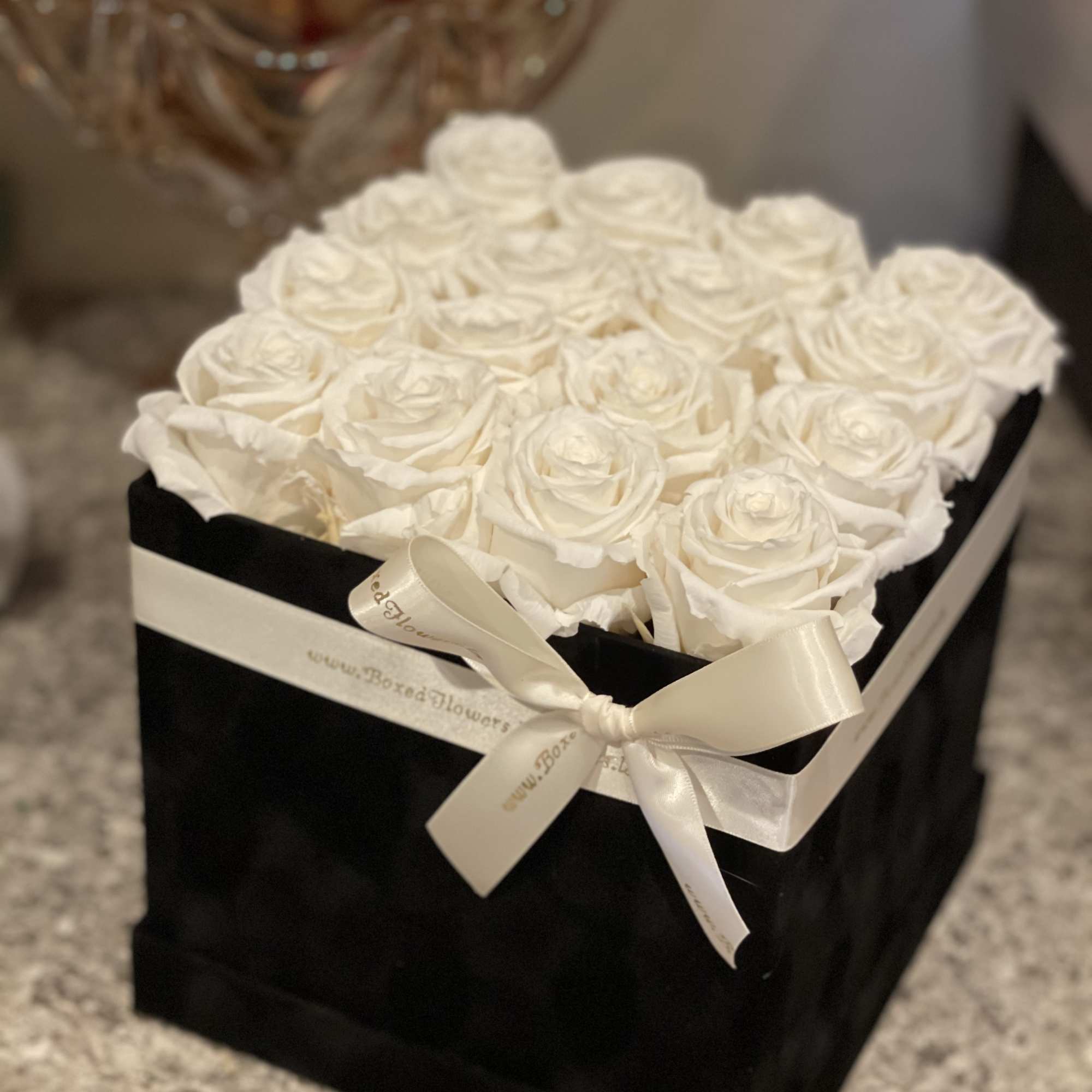 Black square box filled with 16 white everlasting roses. 
You can change Black square box filled with 16 white everlasting roses. 
You can change