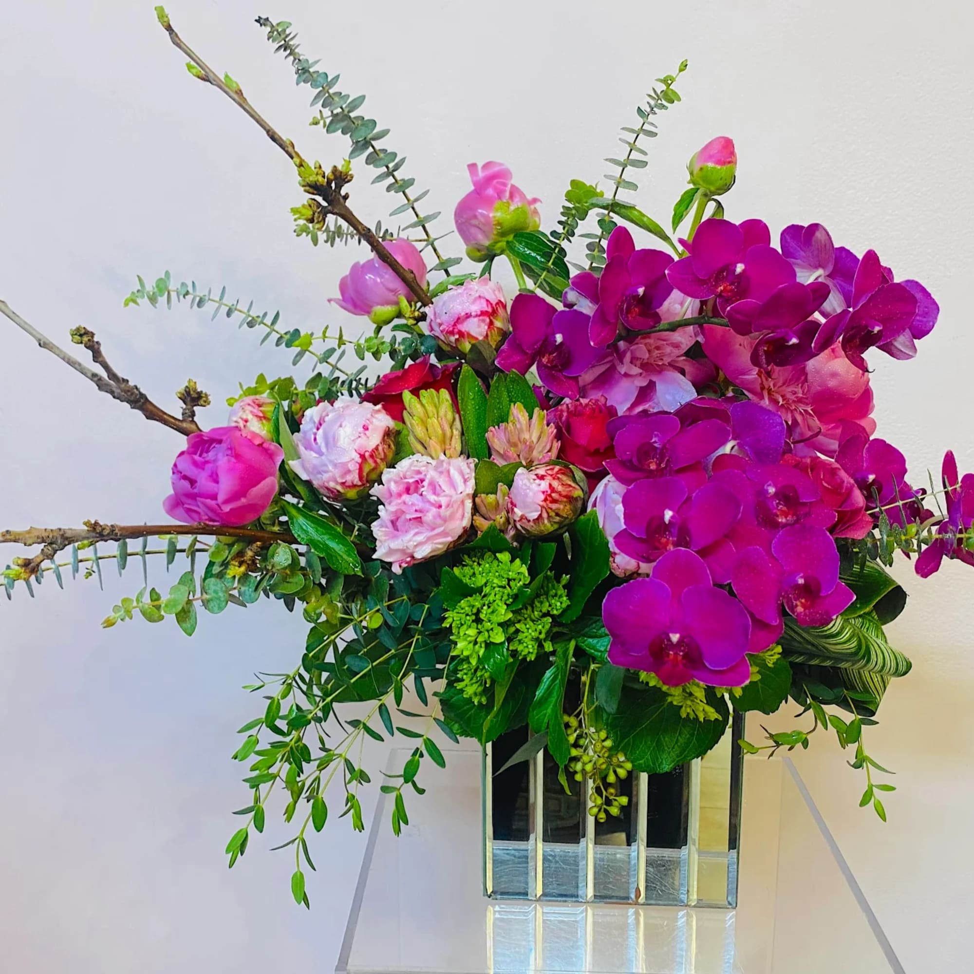 Our signature arrangement that captures the essence of Tropical Elegance. Featured in