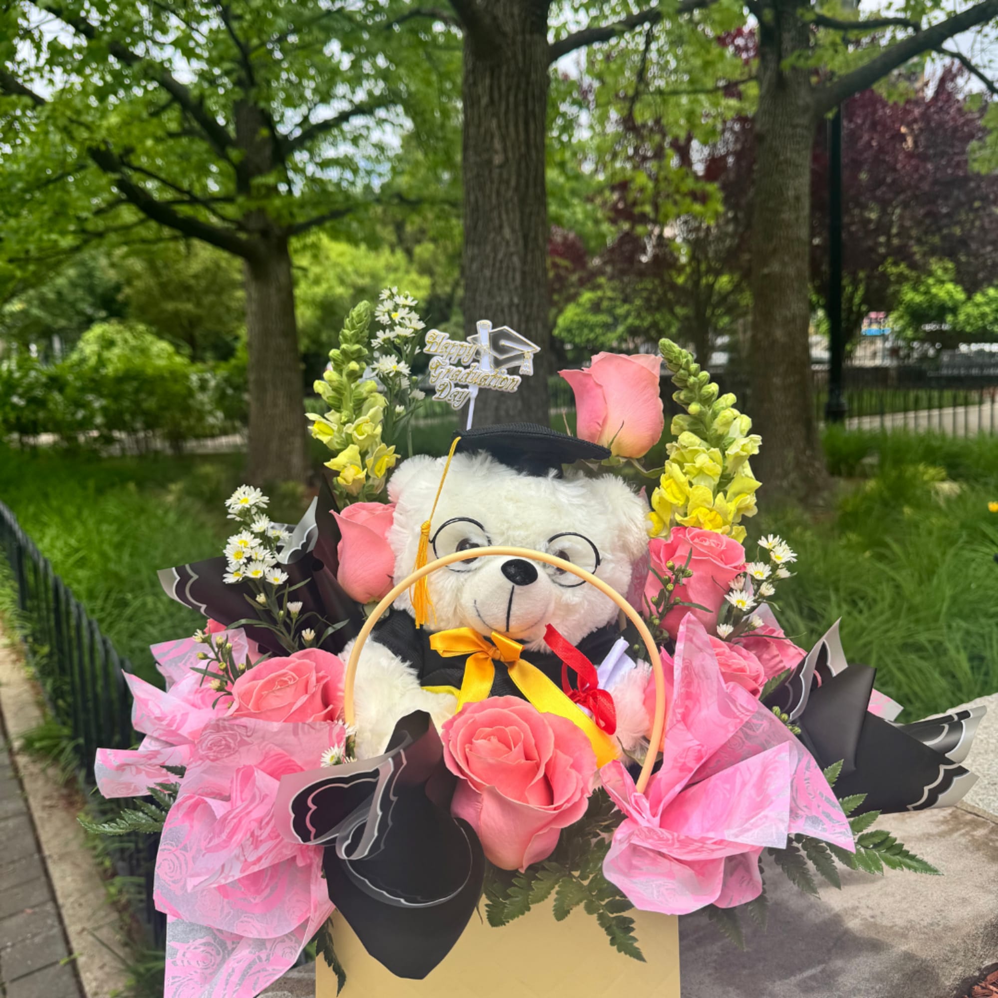 An arrangement full of tenderness and meaning, designed to celebrate those who