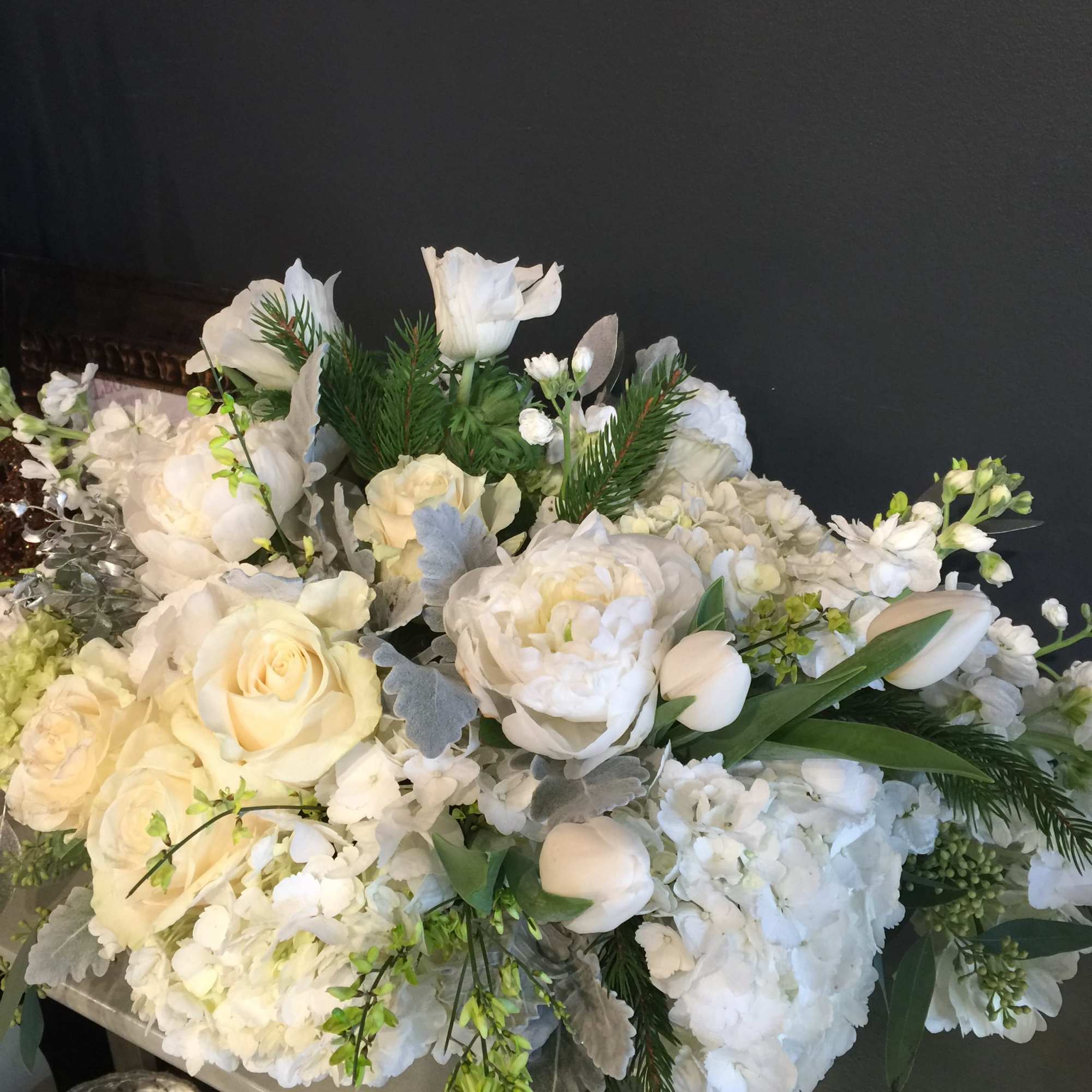 Beautiful centerpiece. Long and Low style which is great for rectangular table. Beautiful centerpiece. Long and Low style which is great for rectangular table.