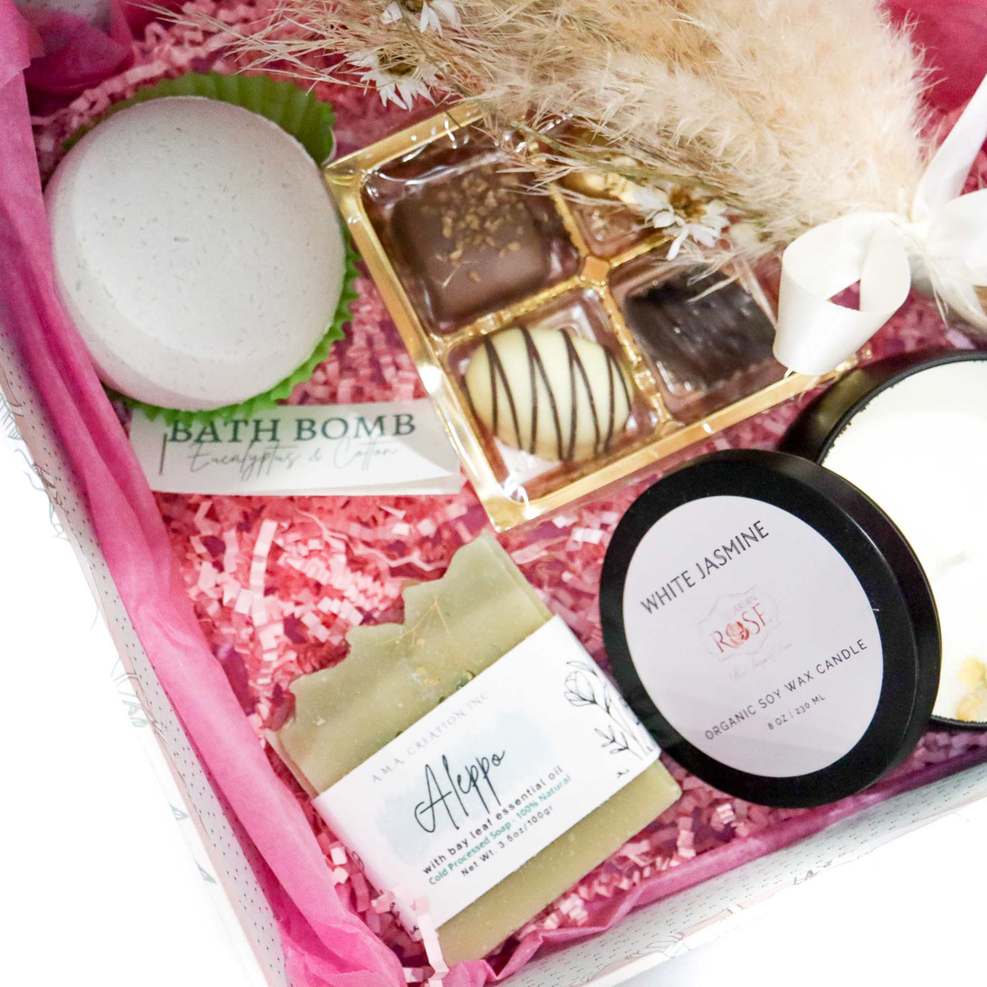 Featuring White Jasmine Organic Soy Candle, Organic Eucalyptuses & Cotton bath boom Featuring White Jasmine Organic Soy Candle, Organic Eucalyptuses & Cotton bath boom