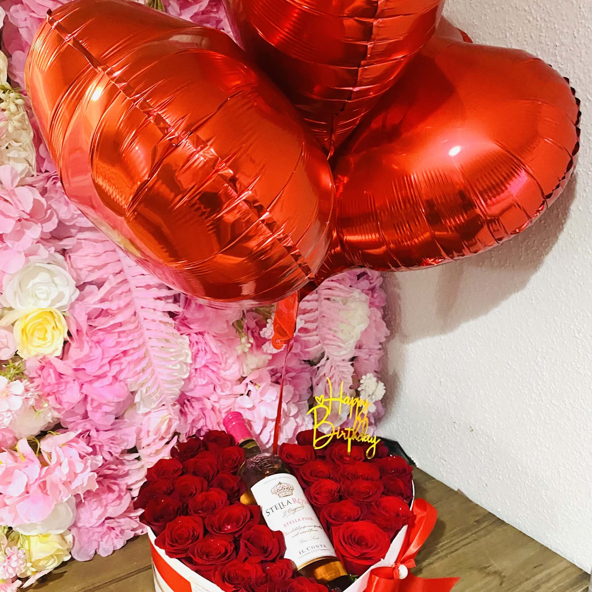 Brings 30-35 roses &amp; a bottle of stella rose wine, depending on