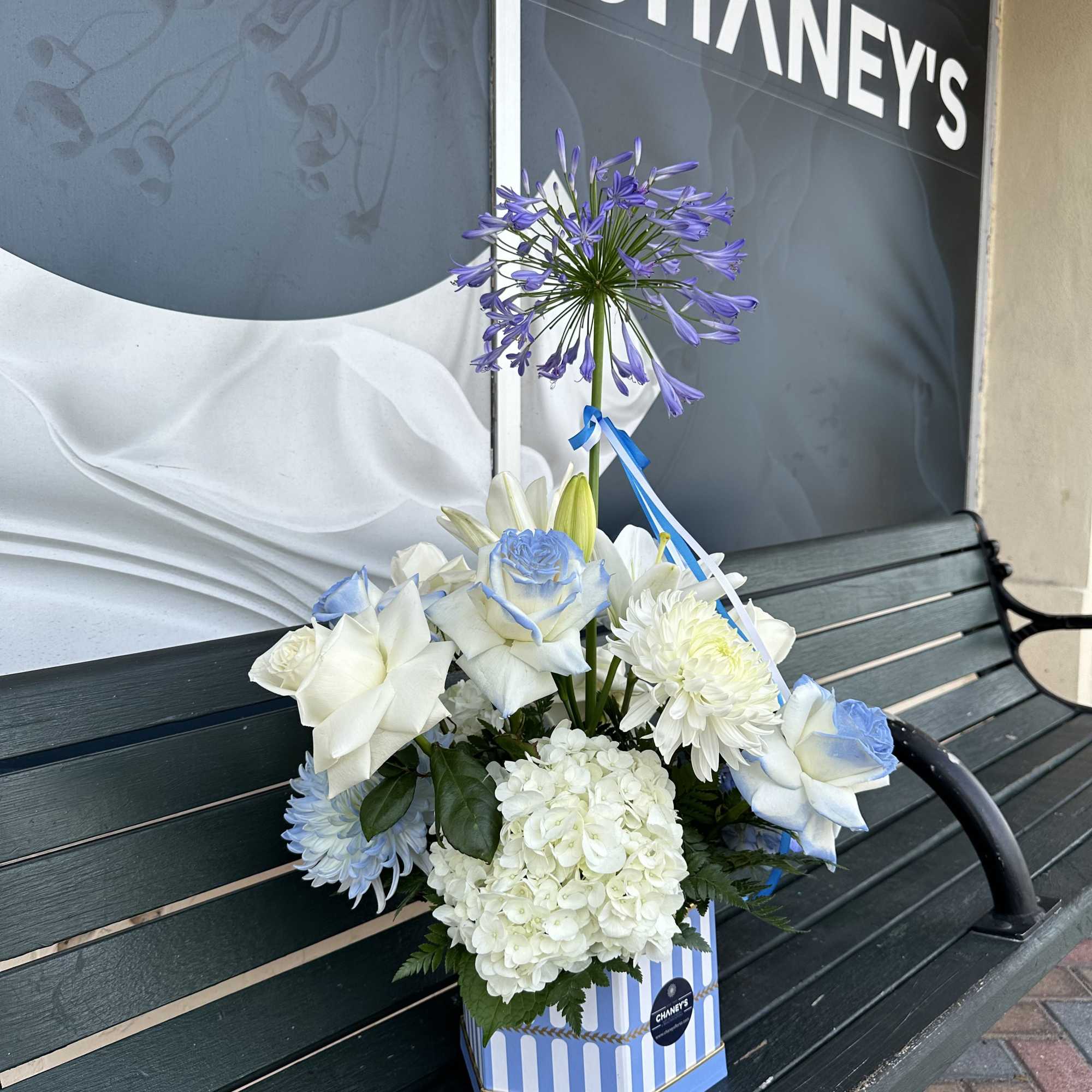 Enjoy this very special and soft floral design! 