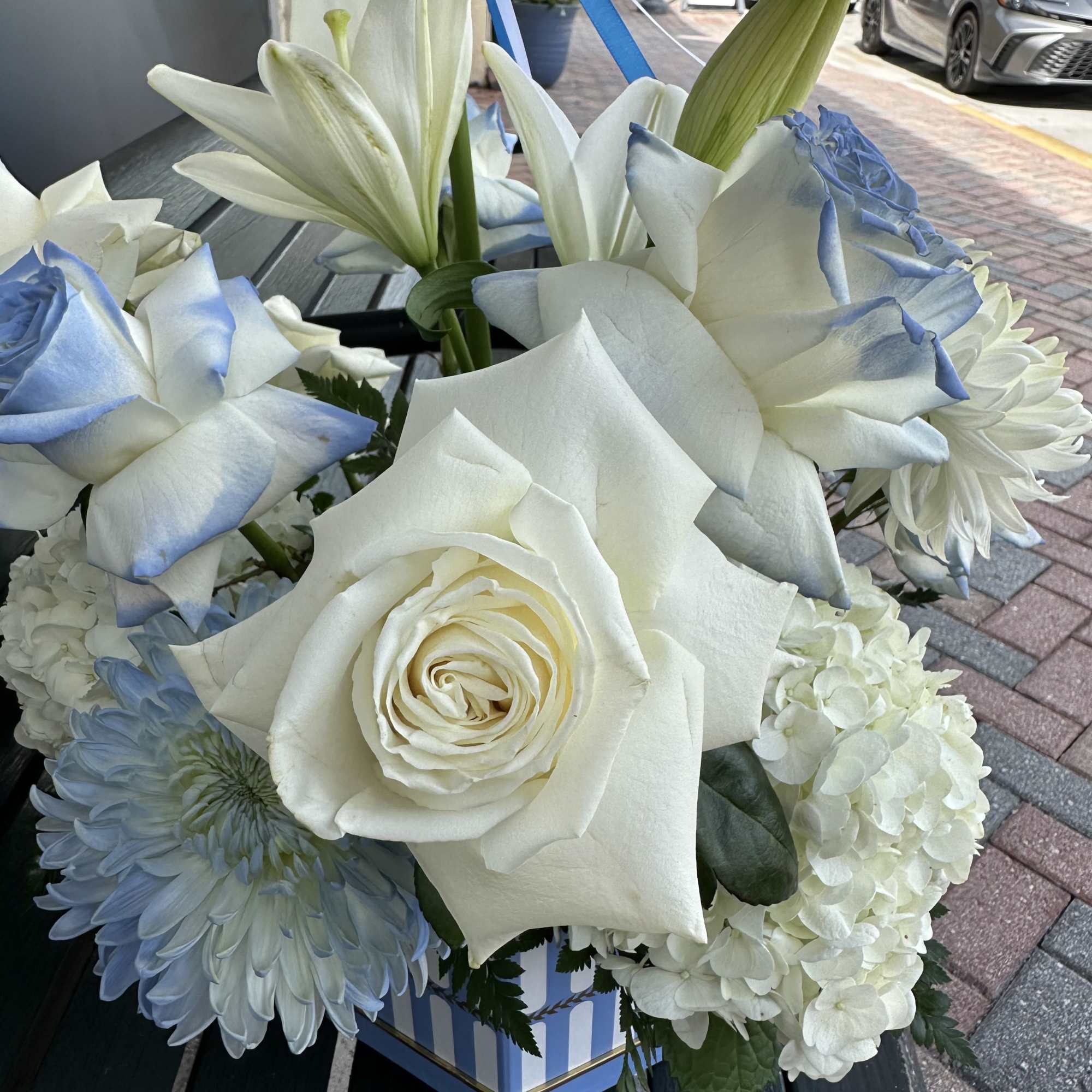 Enjoy this very special and soft floral design! 