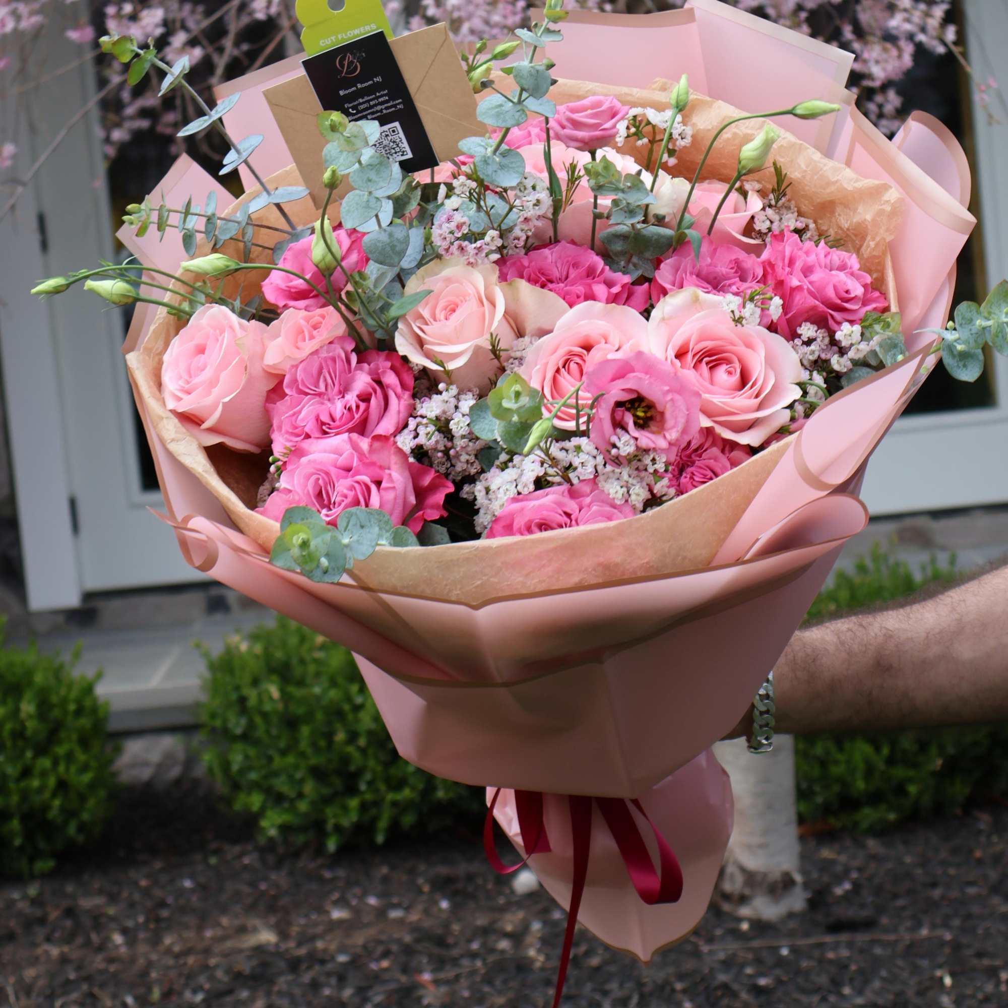 Romance Elegance is a stunning bouquet of soft and vibrant pink roses