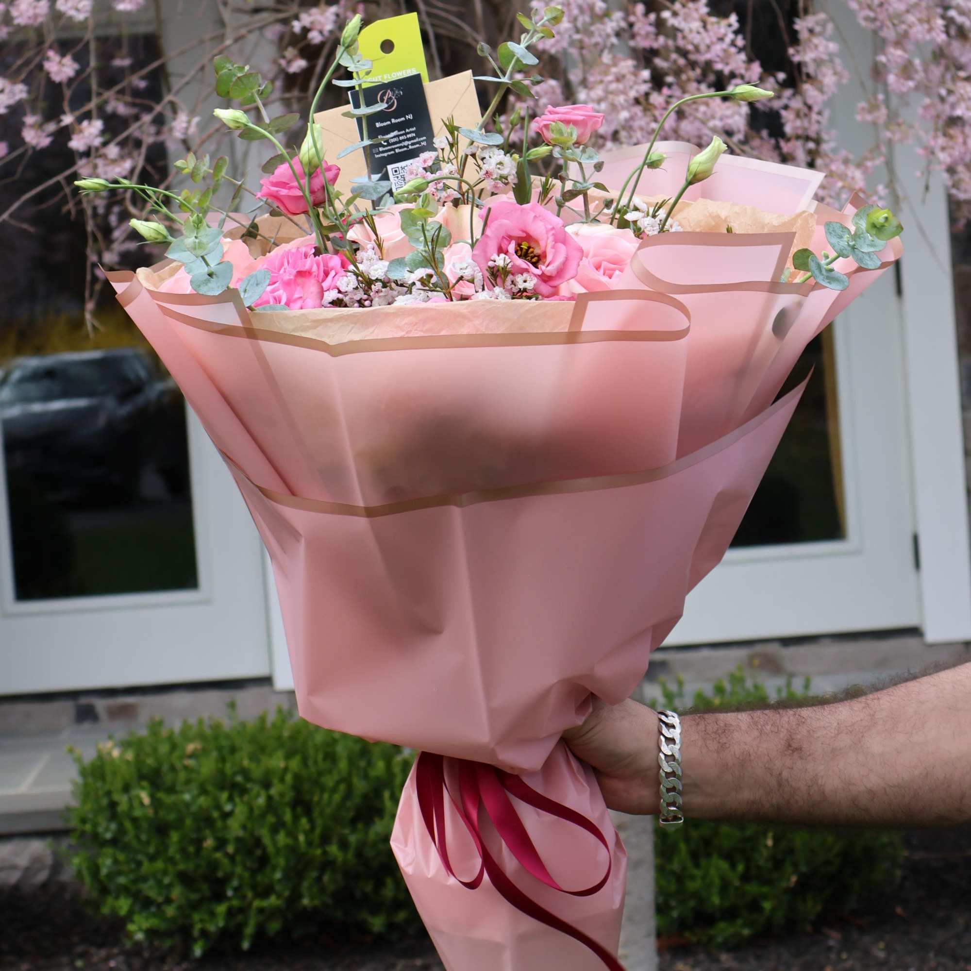 Romance Elegance is a stunning bouquet of soft and vibrant pink roses