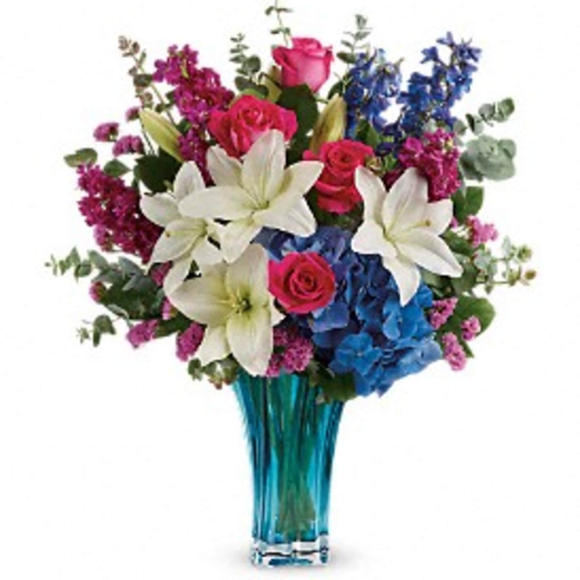 As enchanting and elegant as the sea, this stunning blown glass vase