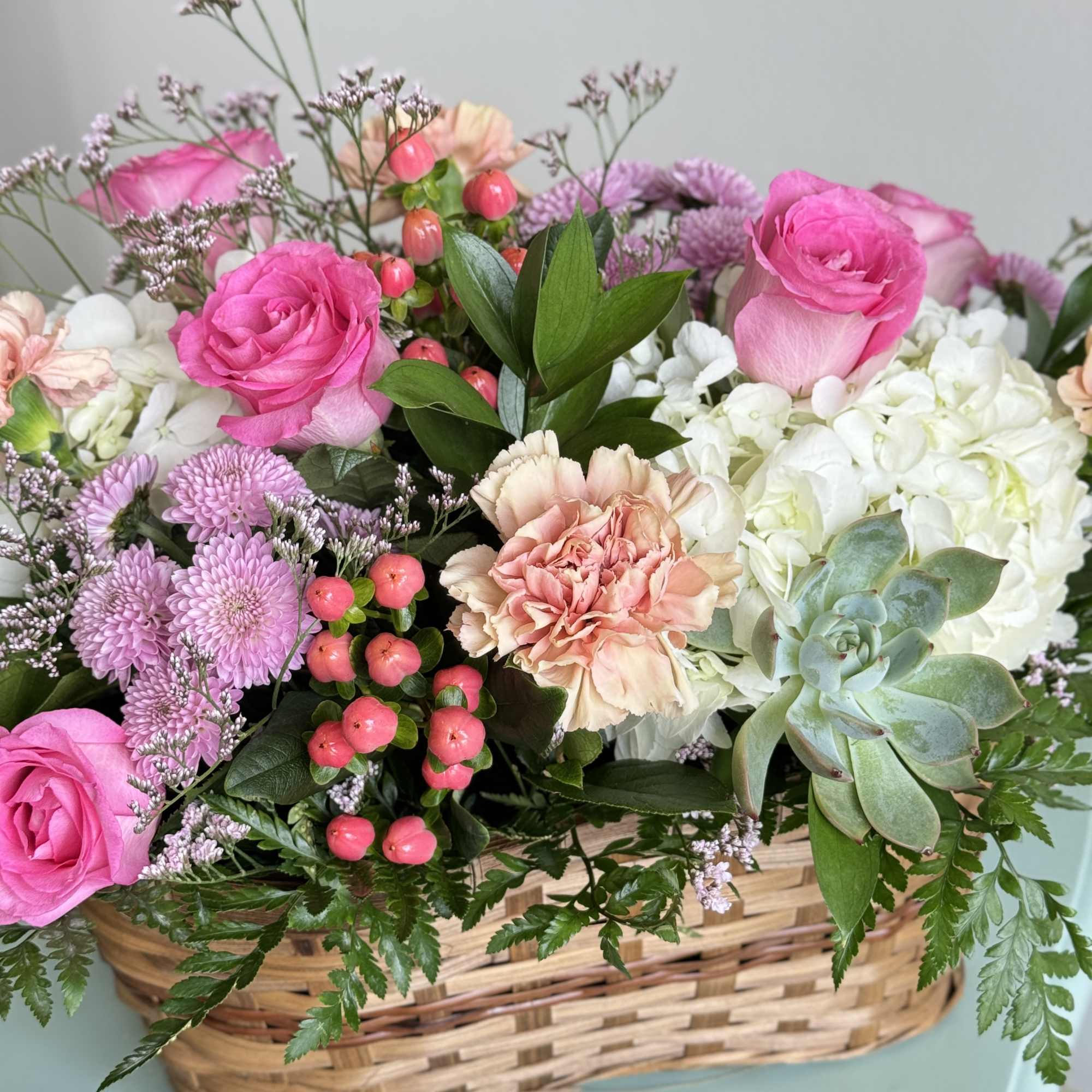 This tender basket is the perfect option for your loved ones, comes This tender basket is the perfect option for your loved ones, comes
