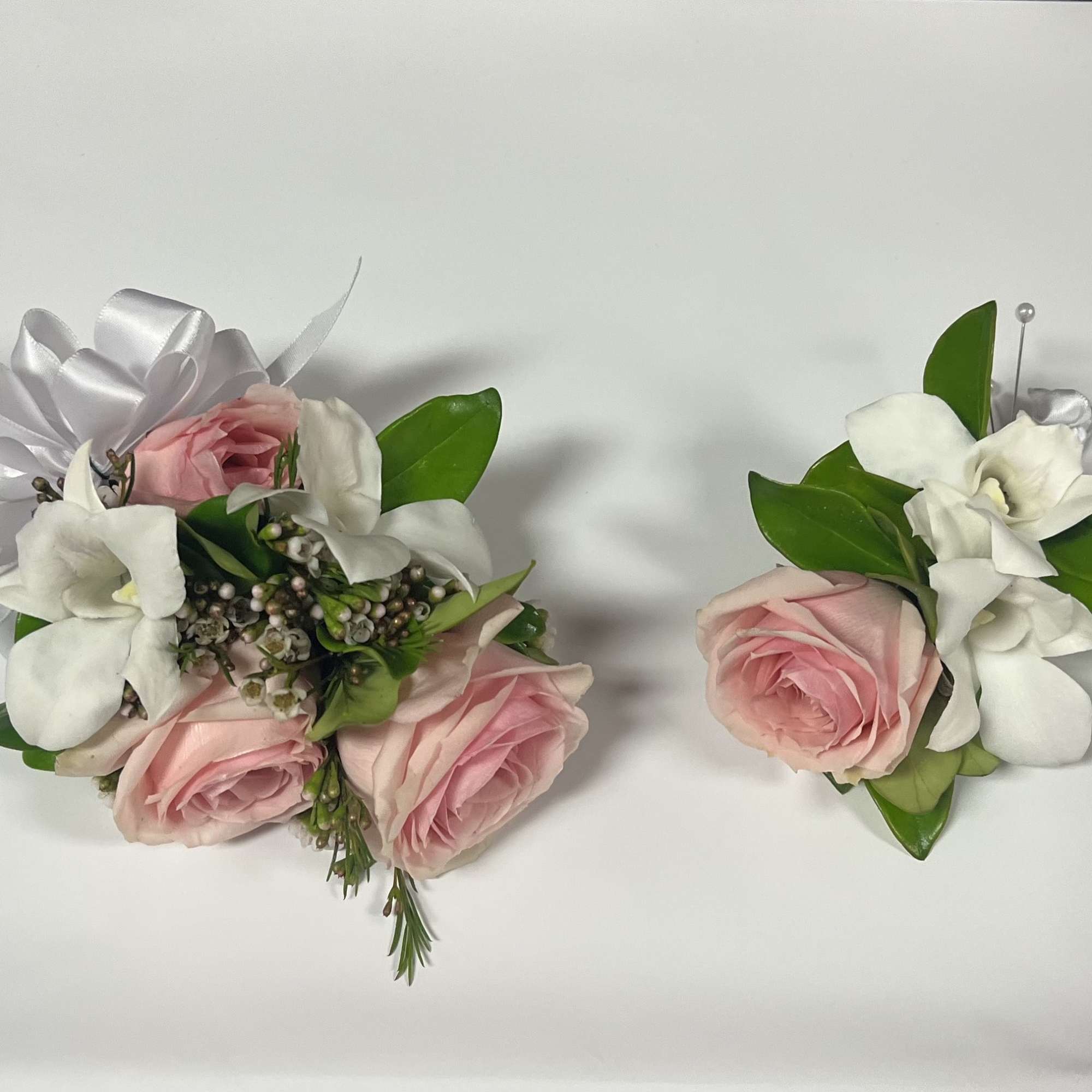 Recipe: Spray Roses and Dendrobium Orchids Corsage and/or Boutonniere
Spray Roses available: pink