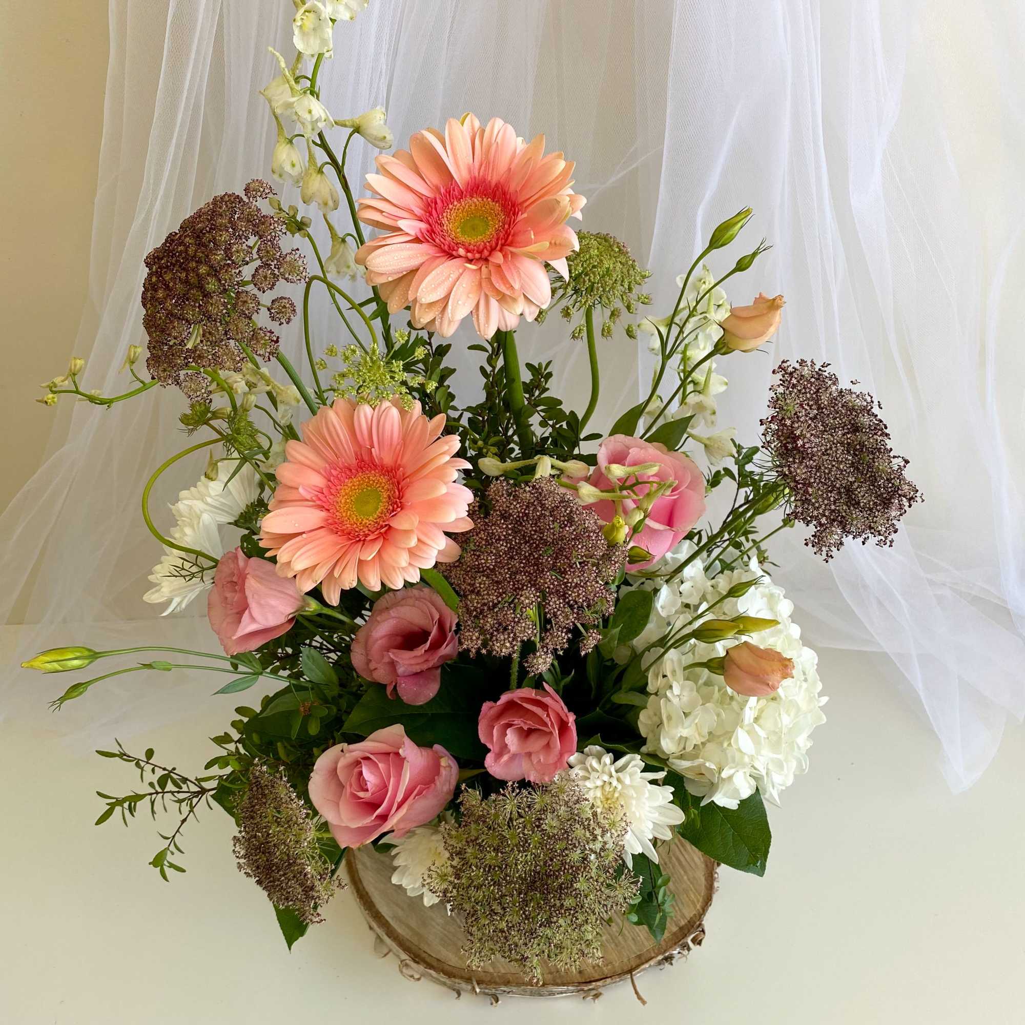 Theme Colors: Shades of pinks, whites and hints of dark burgundy
Featured Blooms: Theme Colors: Shades of pinks, whites and hints of dark burgundy
Featured Blooms: