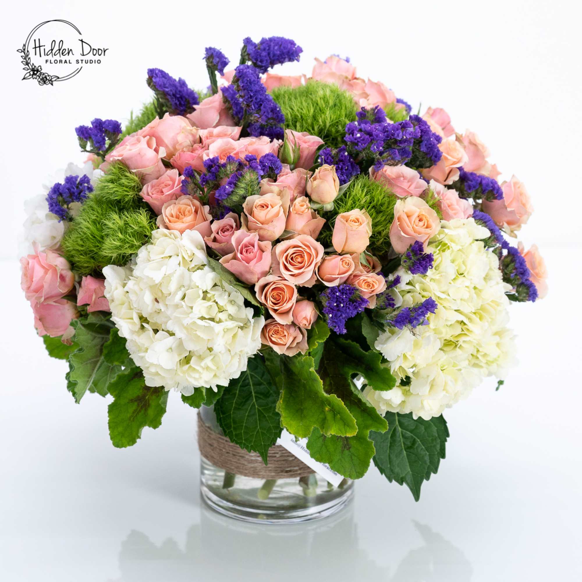 
Inspired by the renowned French Impressionist painter Claude Monet, this floral masterpiece