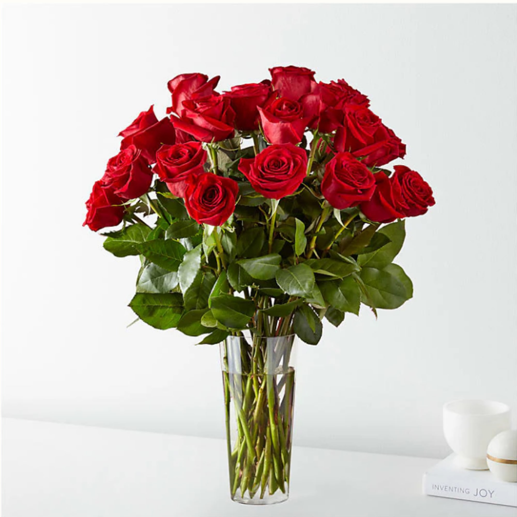 These beautiful red roses are the classic romantic gift! Perfect for Valentine&#039;s