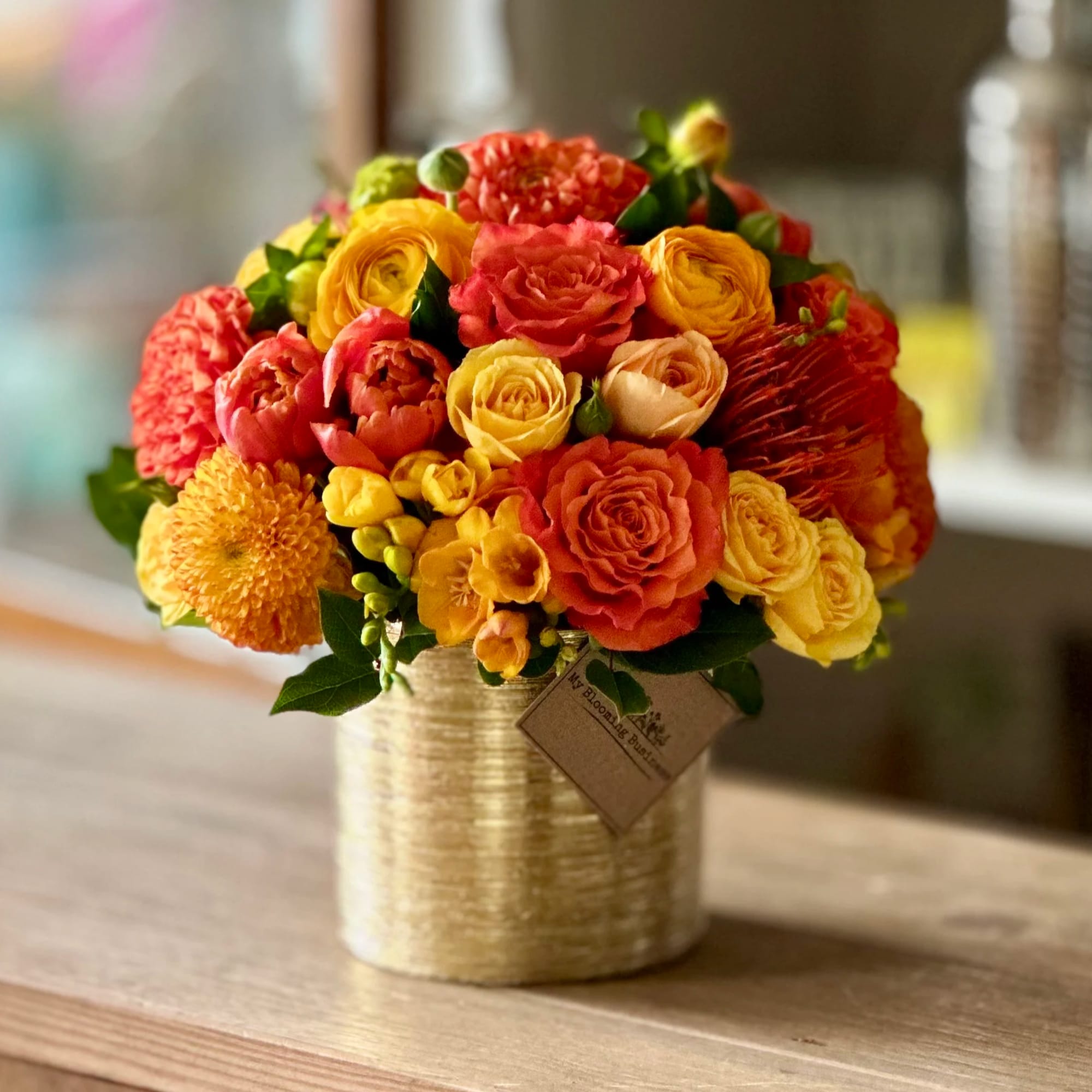 Tango an elegant arrangement to send for all occasions. A 5x5 Golden