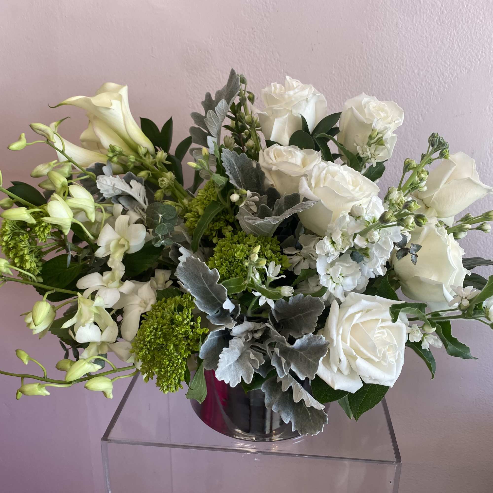 Design in a silver vase the centerpiece evokes a cool, crisp feeling