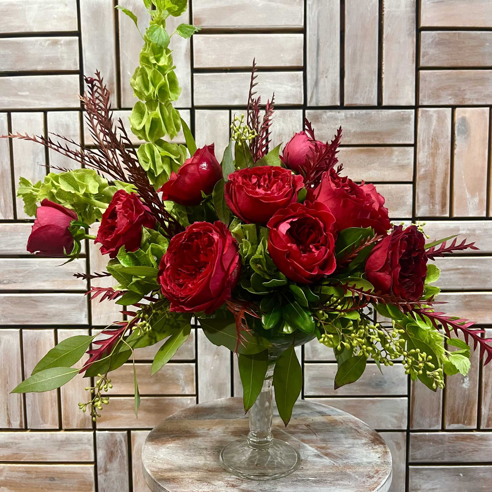 Elevate your floral d&eacute;cor with this striking swag arrangement featuring the luxurious