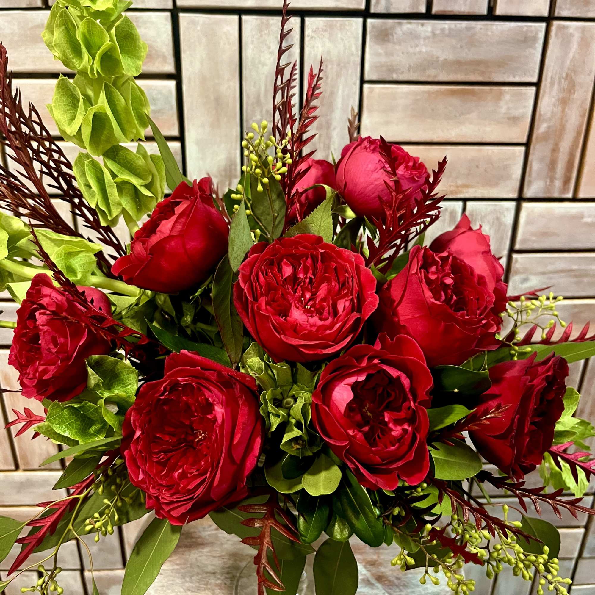 Elevate your floral d&eacute;cor with this striking swag arrangement featuring the luxurious